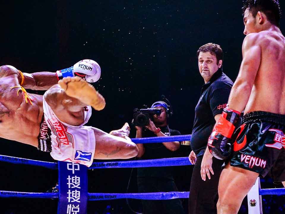 CHIANGMAI: ESTADIO DE CHIANGMAI Lucha de muay thai