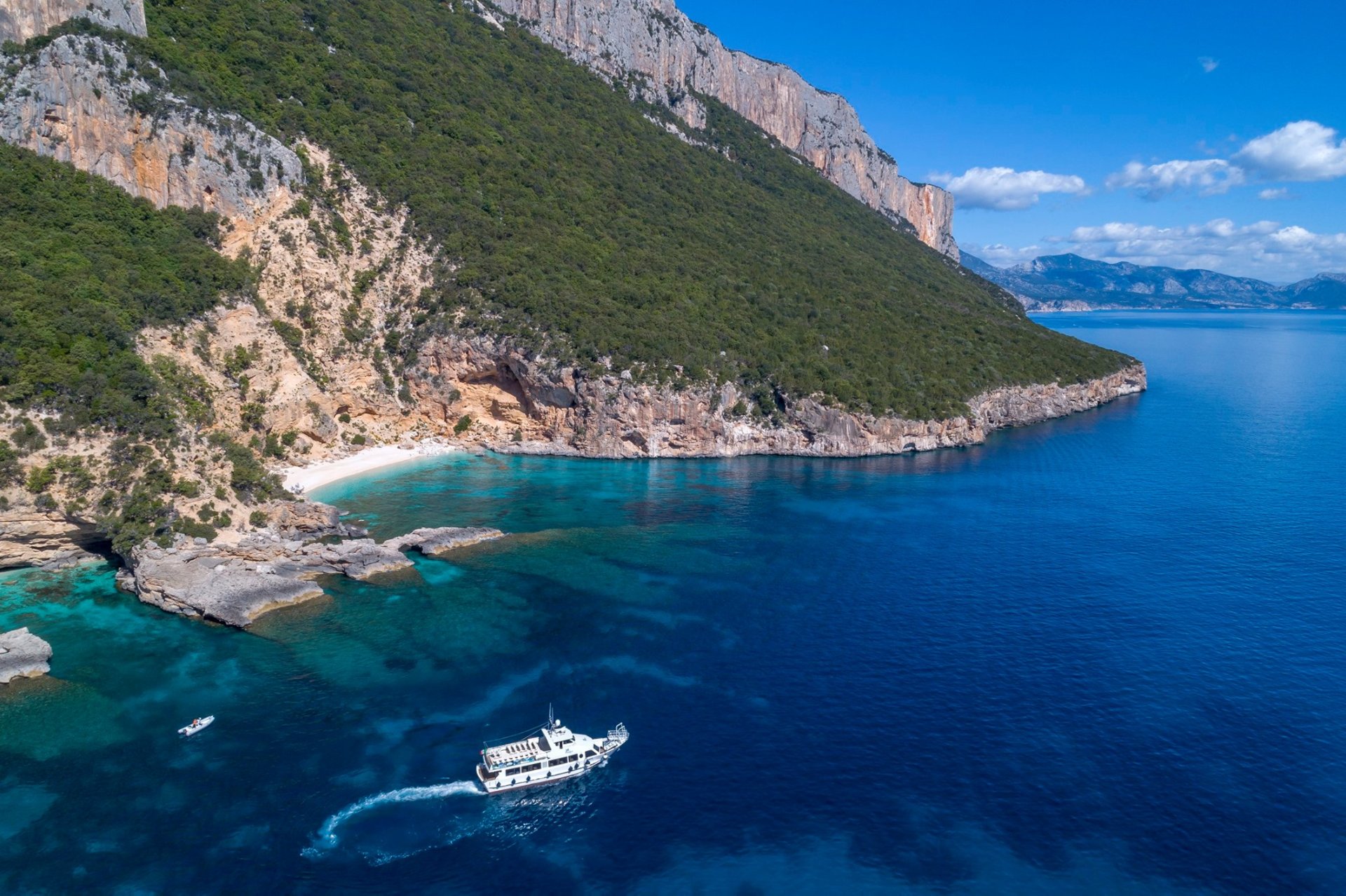 From Cala Gonone: motorboat tour with transfer to the Bue Marino Caves - Photo 17