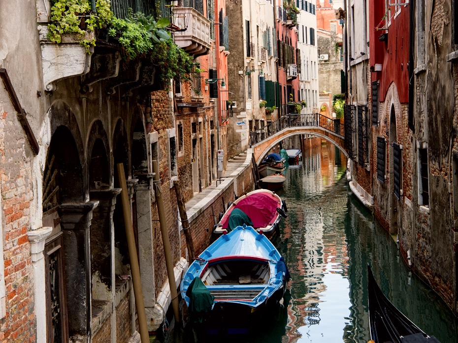 Gondola Ride in Venice – Image 1 | WeShare