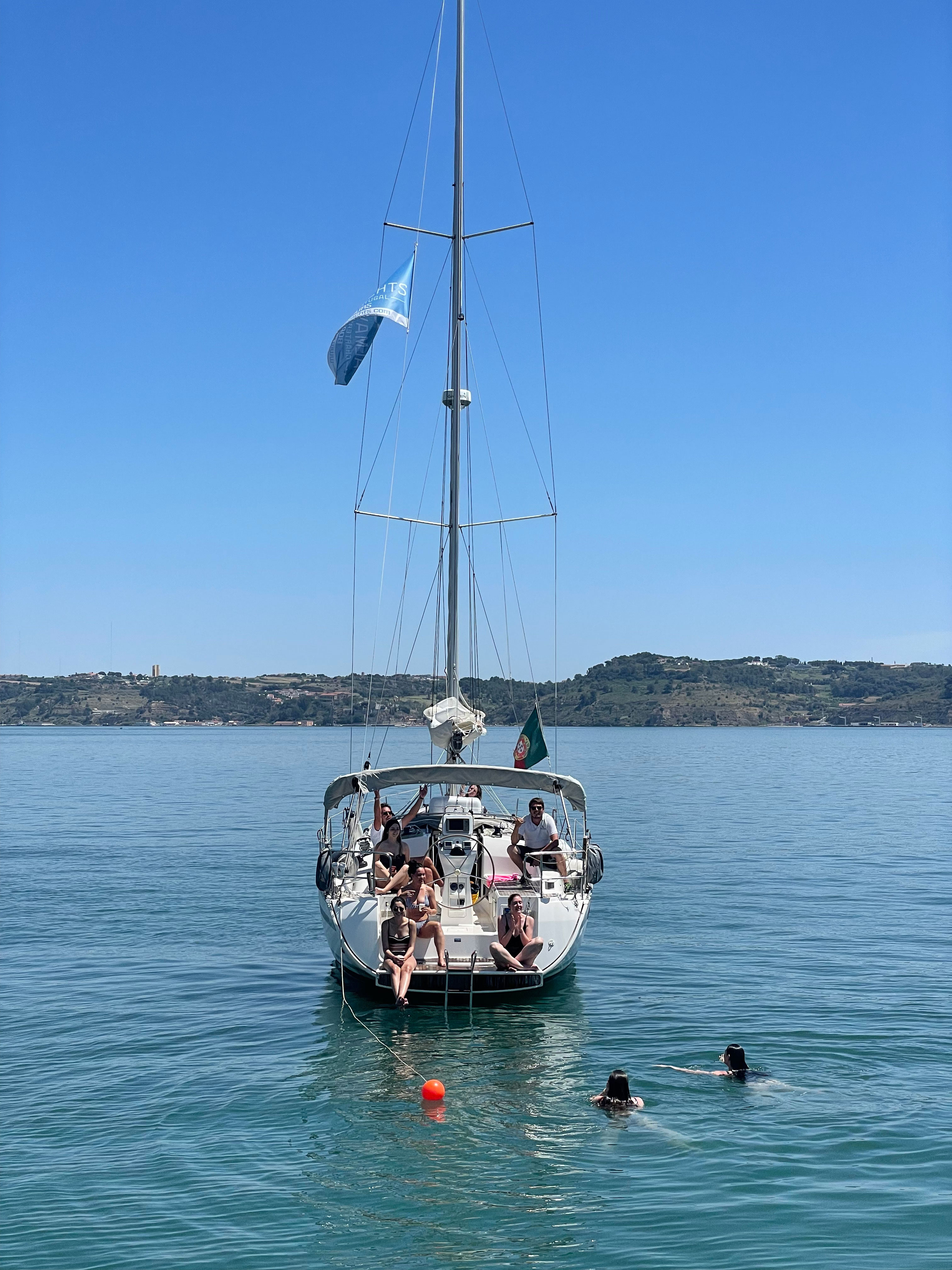 Lisbon Private Sailing Cruise, drink included (options: 2h, 3h, 4h, 6h or 8h)
