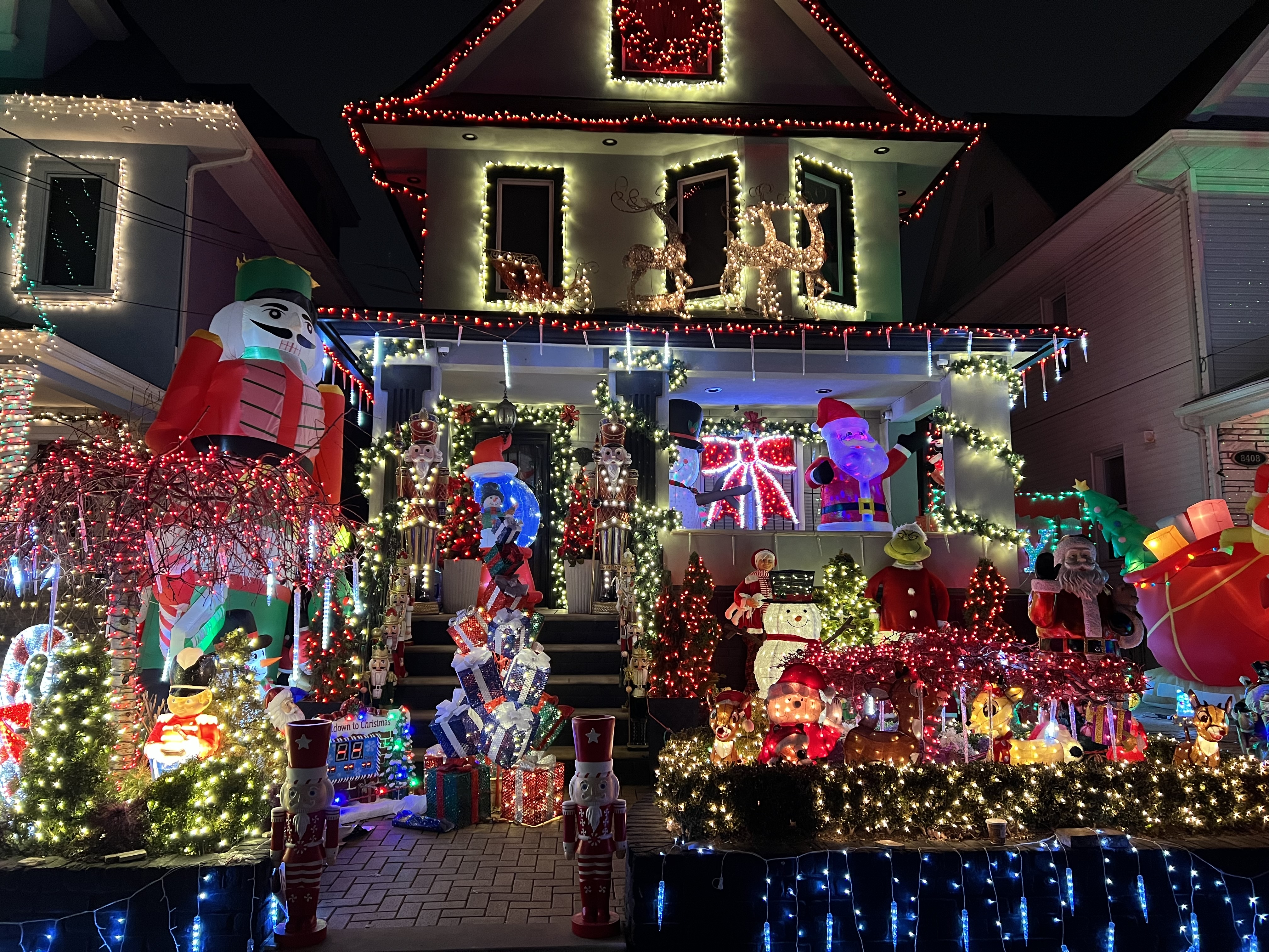 New York: Dyker Heights Christmas Tour