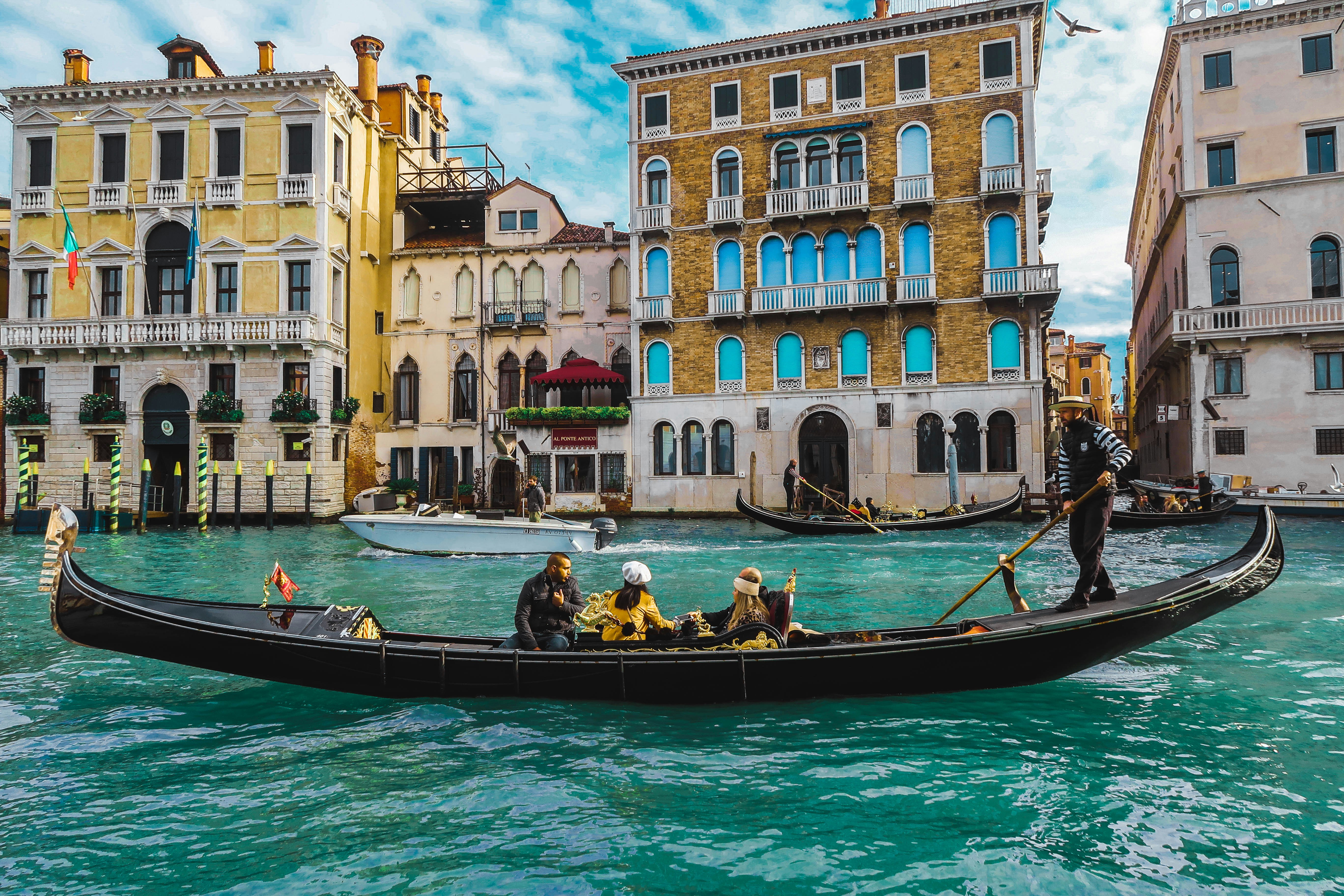 OT Venice: 30-minutes Enchanting Gondola Ride on the Grand Canal – Image 3 | WeShare