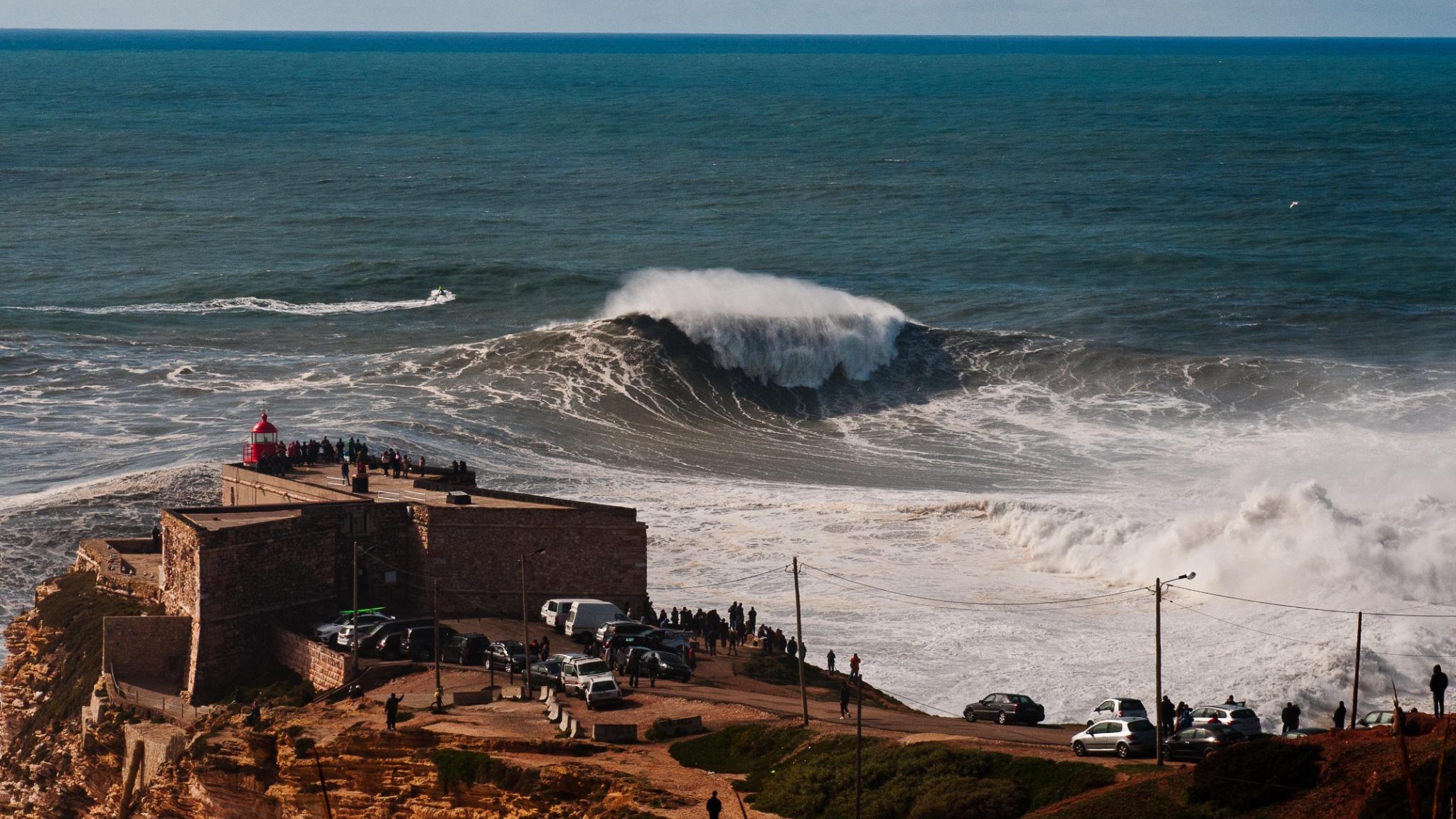 Private Day Tour from Porto: Alcobaça Monastery, Nazaré and Big Waves - Photo 2