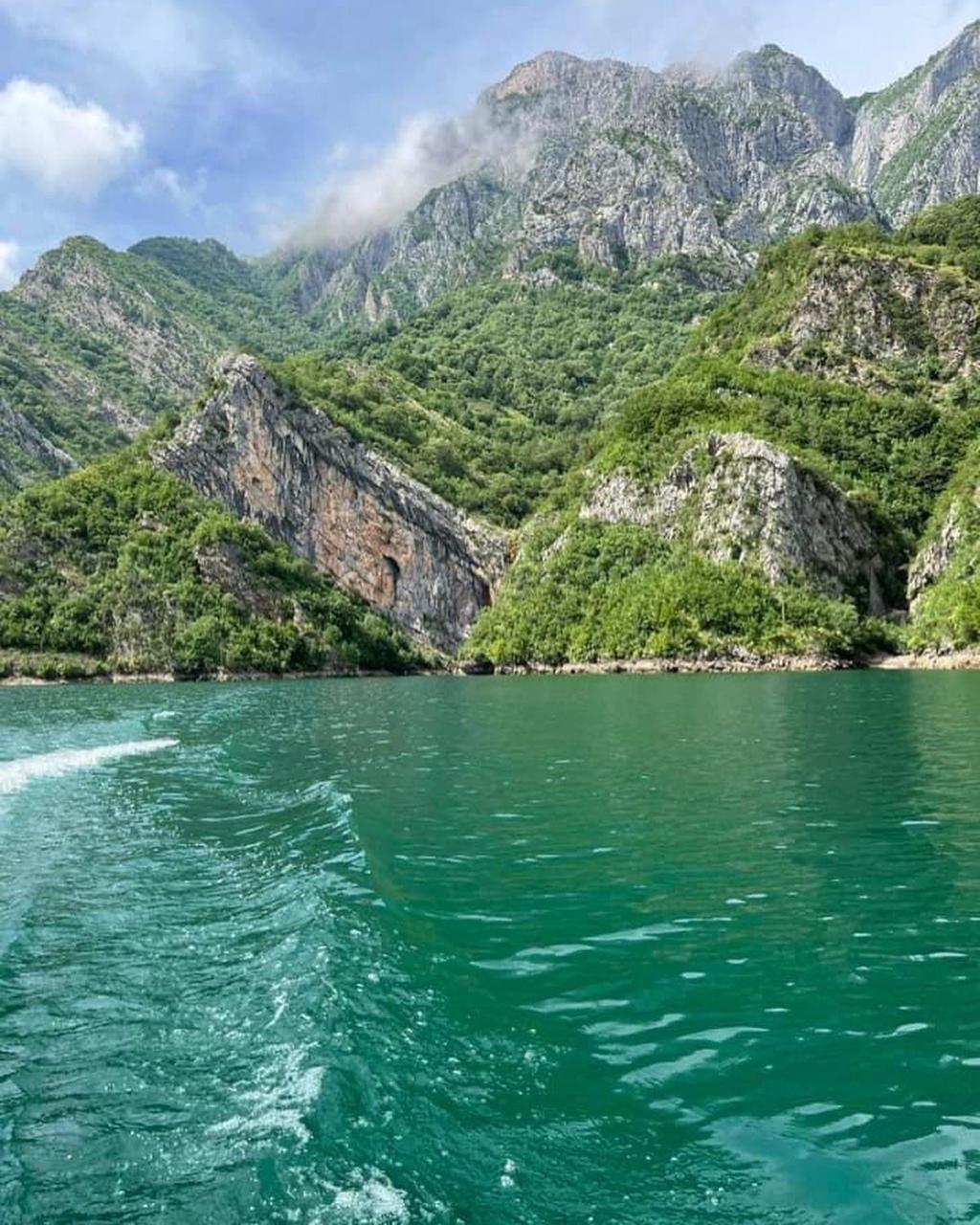 Excursión diaria en barco del lago Komani al río Shala - Foto 3