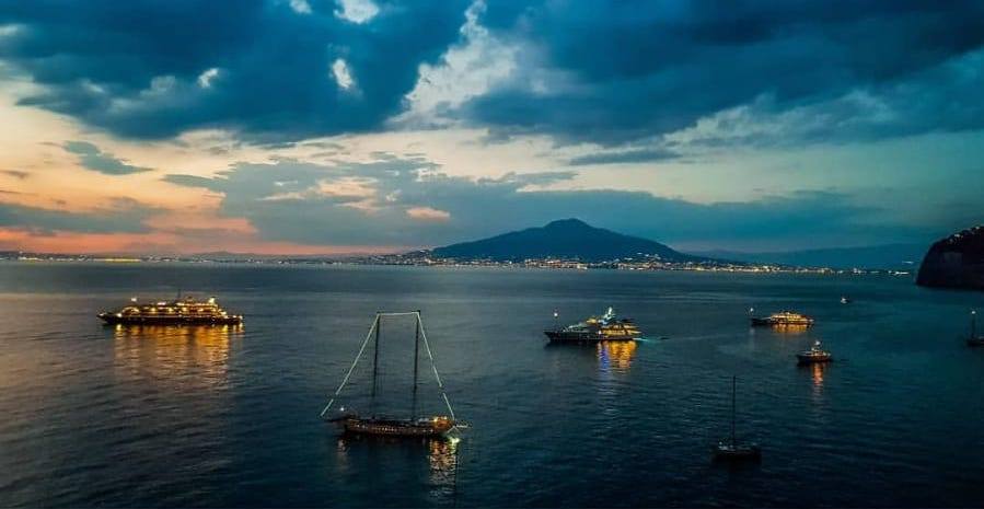 Dinner show on board a sailing ship in the Gulf of Naples - Photo 2
