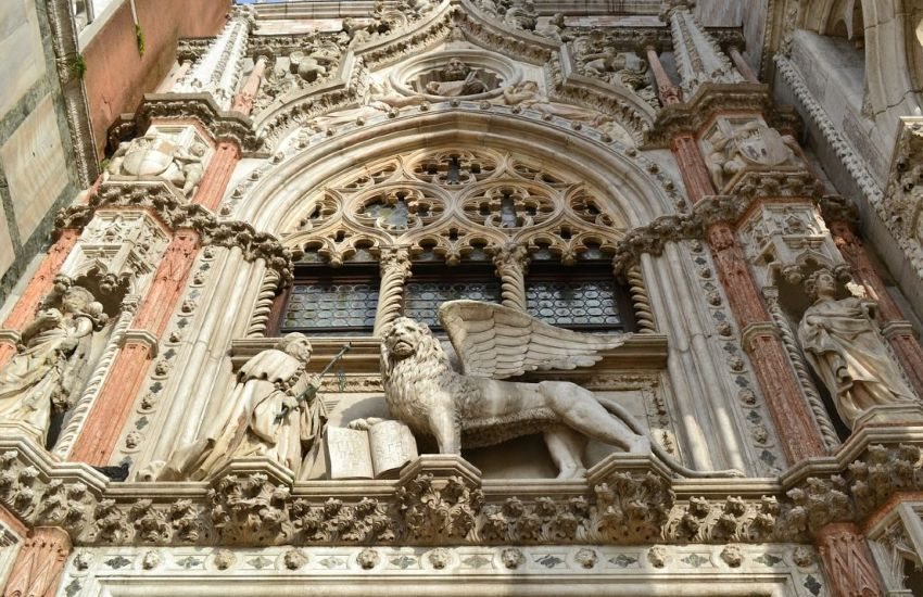 St. Mark’s Golden Basilica, Doge’s Palace & Bridge of Sighs Tour - Photo 2