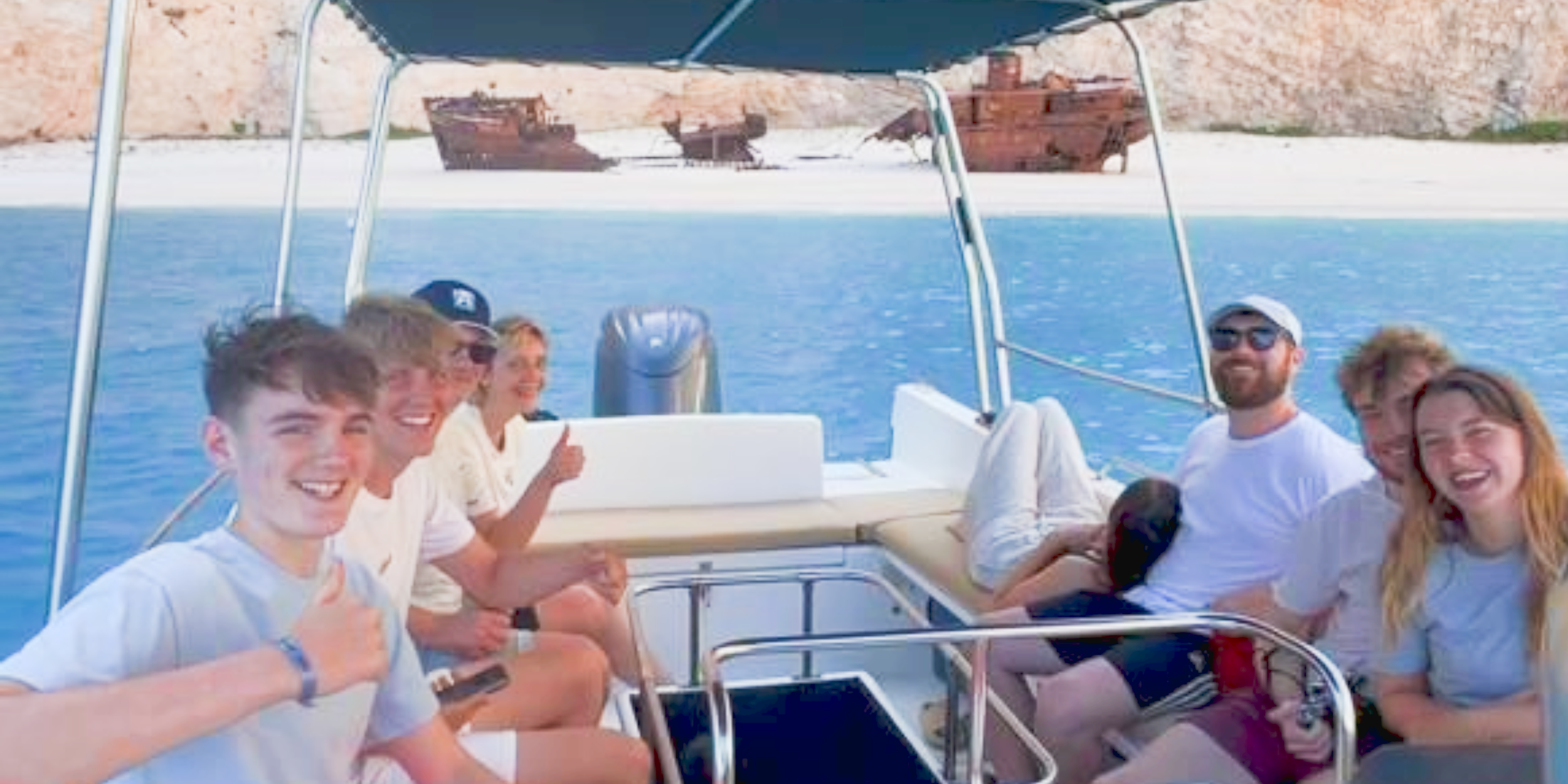 Tour en barco para grupos pequeños por la costa oeste de Zakynthos con playa del naufragio de Navagio, Mizithres y avistamiento de tortugas - Foto 4