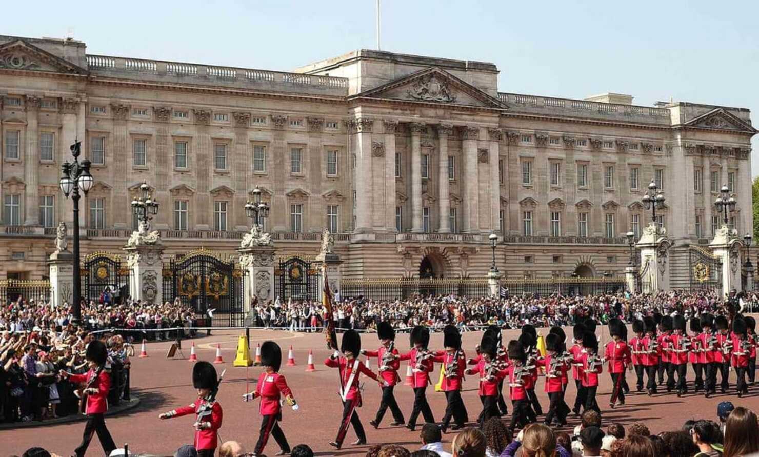 Londra: Nöbet Değişimi ve Kraliyet Sarayları Grup Yürüyüş Turu