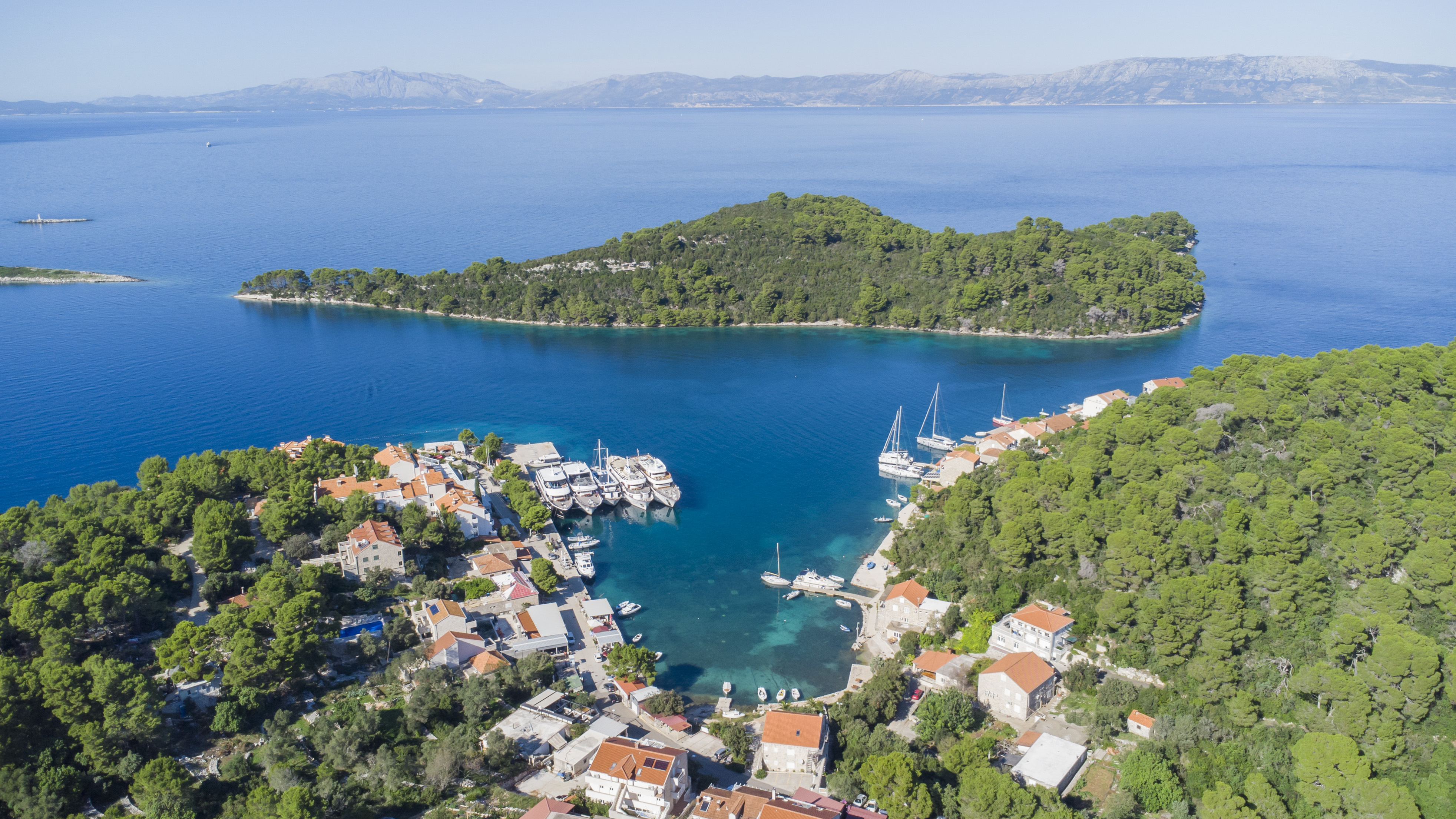 Dalmatian Highlights Split and Dubrovnik Region Cruise (Deluxe Boat Category)
