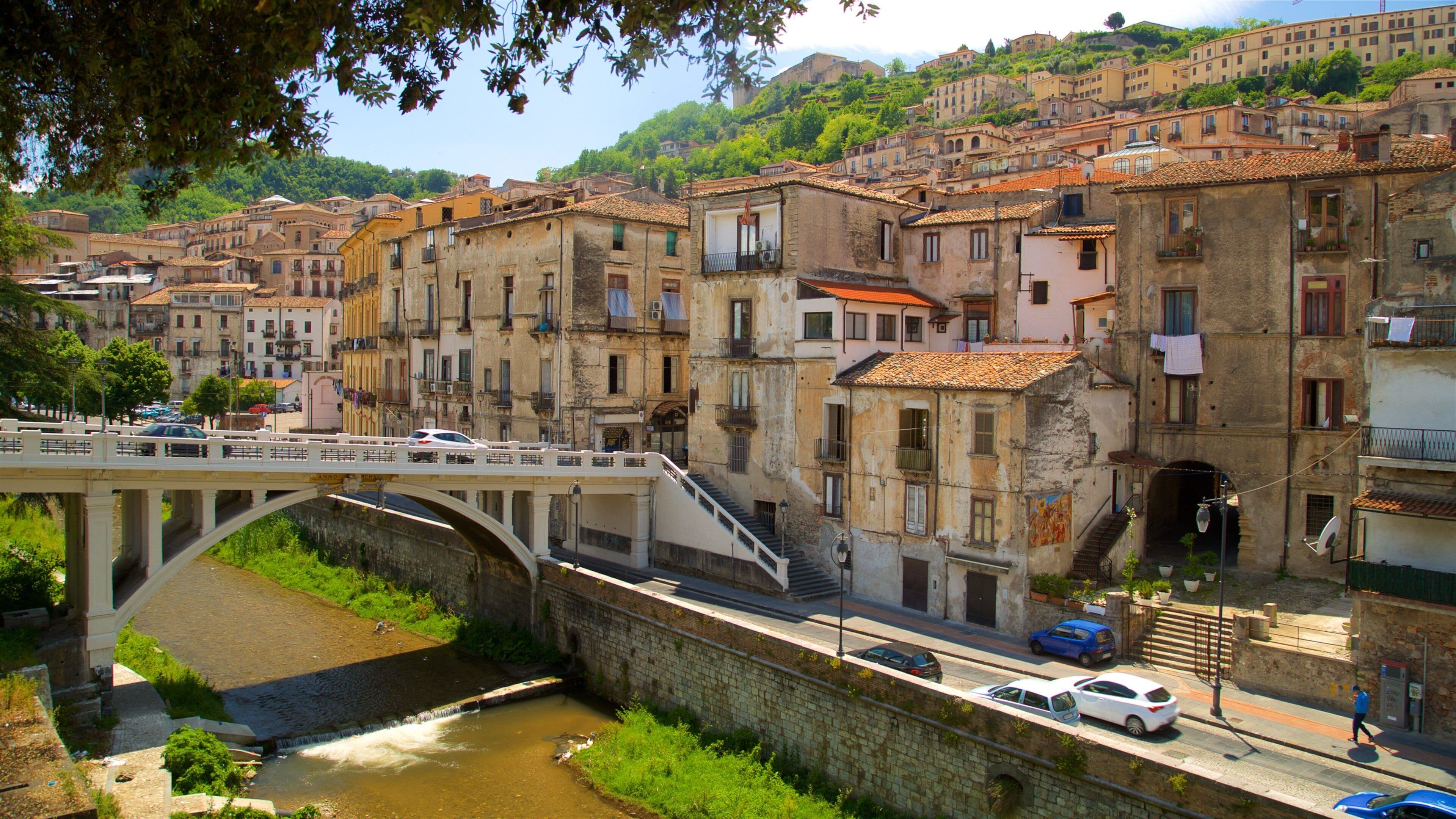 Cosenza: arte e sapori, storia e leggende - Photo 2
