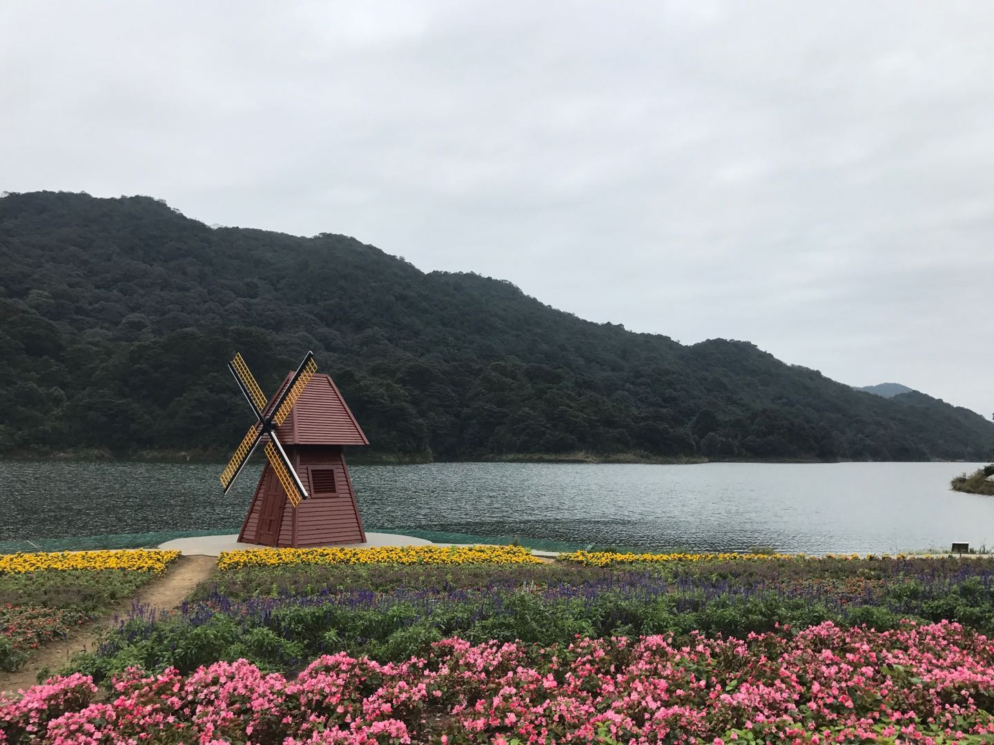 Excursión de un día al Parque Nacional Shimen y a las aguas termales de Biquan Air desde Guangzhou