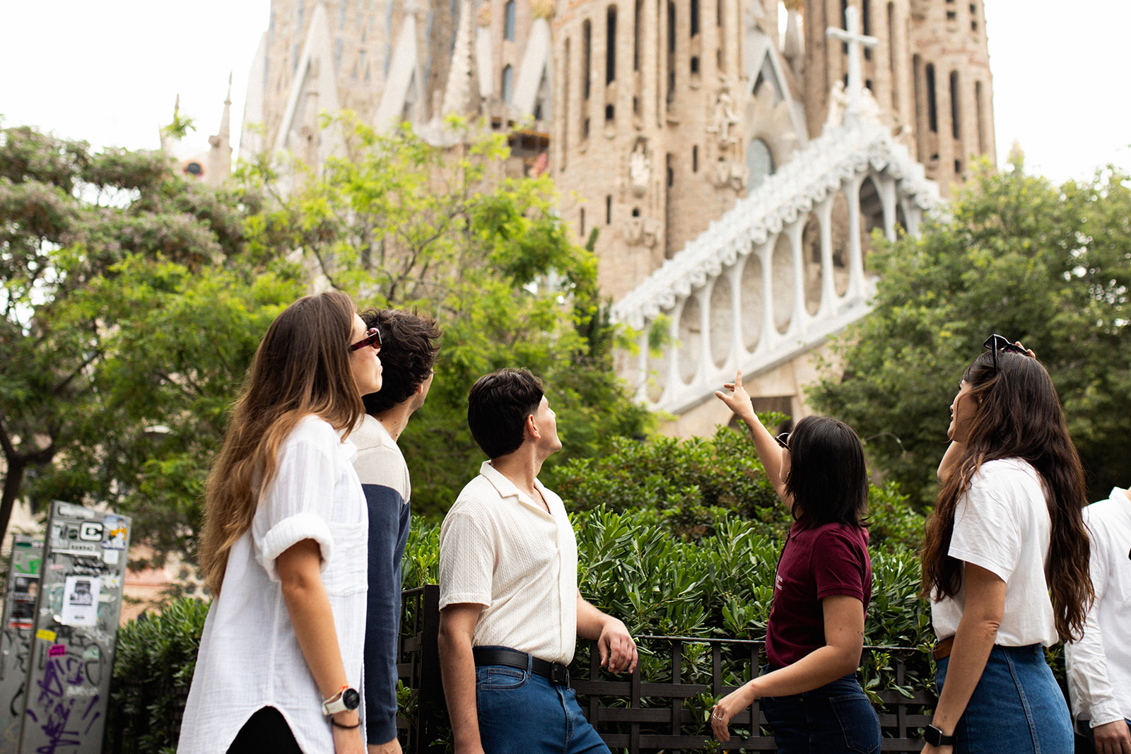 Tour completo por Barcelona con Sagrada Familia, Park Güell, Montjuïc y Barrio Gótico