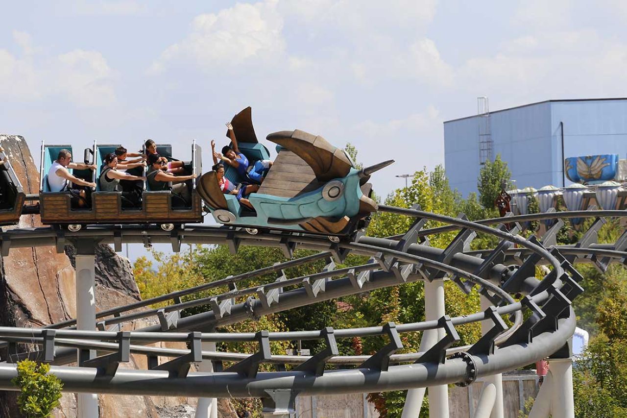 Entrance to the MagicLand Amusement Park - Photo 29