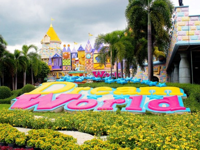 BANGKOK: Únase al tour: Programa de visa Dream World de día completo con almuerzo incluido