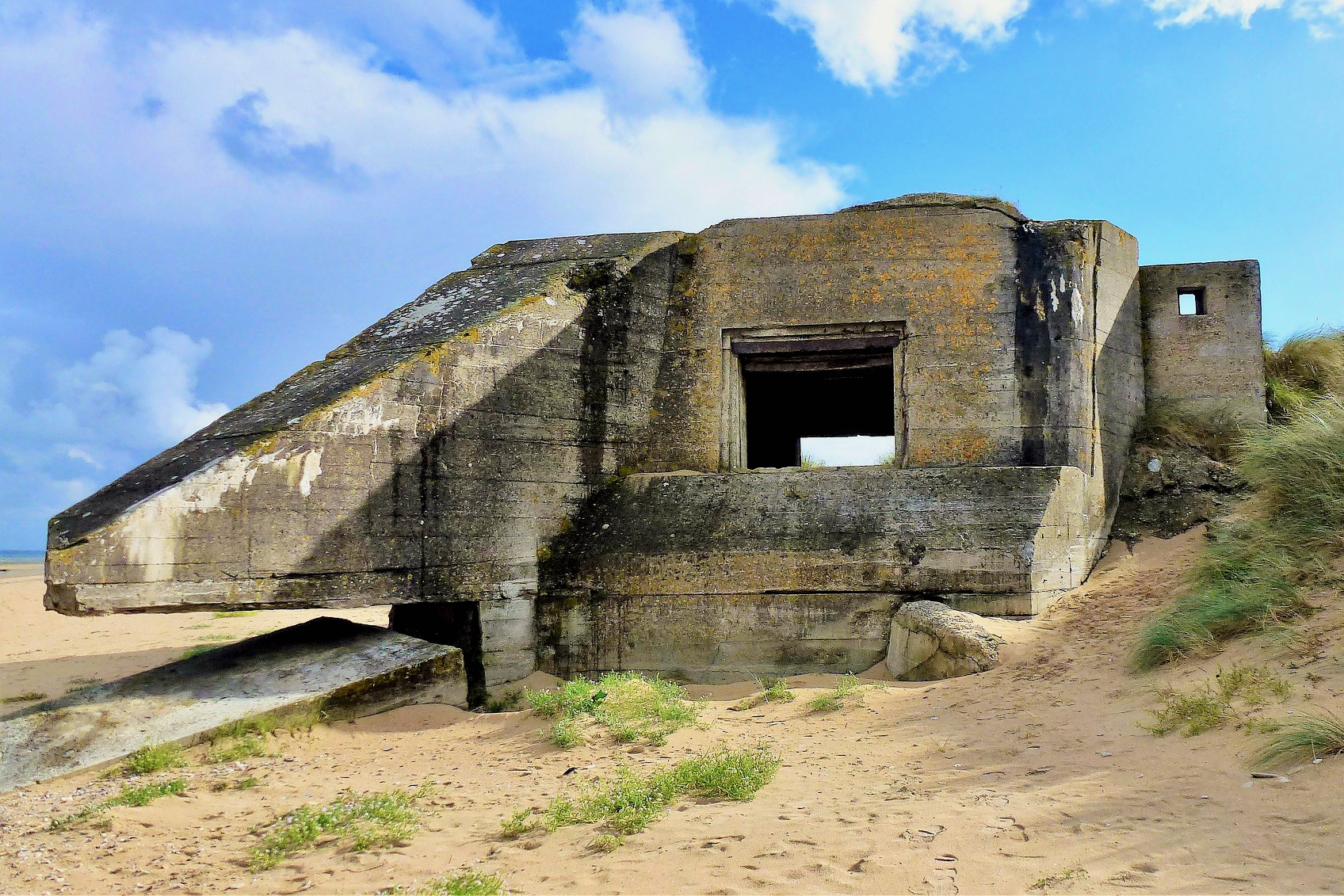 3-day Normandy, D-Day, Mont Saint-Michel, 3 Loire Castles Small-group by Minivan. - Photo 40