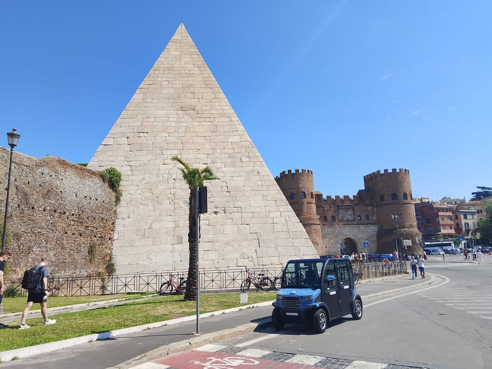 PRIVATE Golf Cart Tour of Rome City Center | Upgrade option available: Catacombs Visit - Photo 6