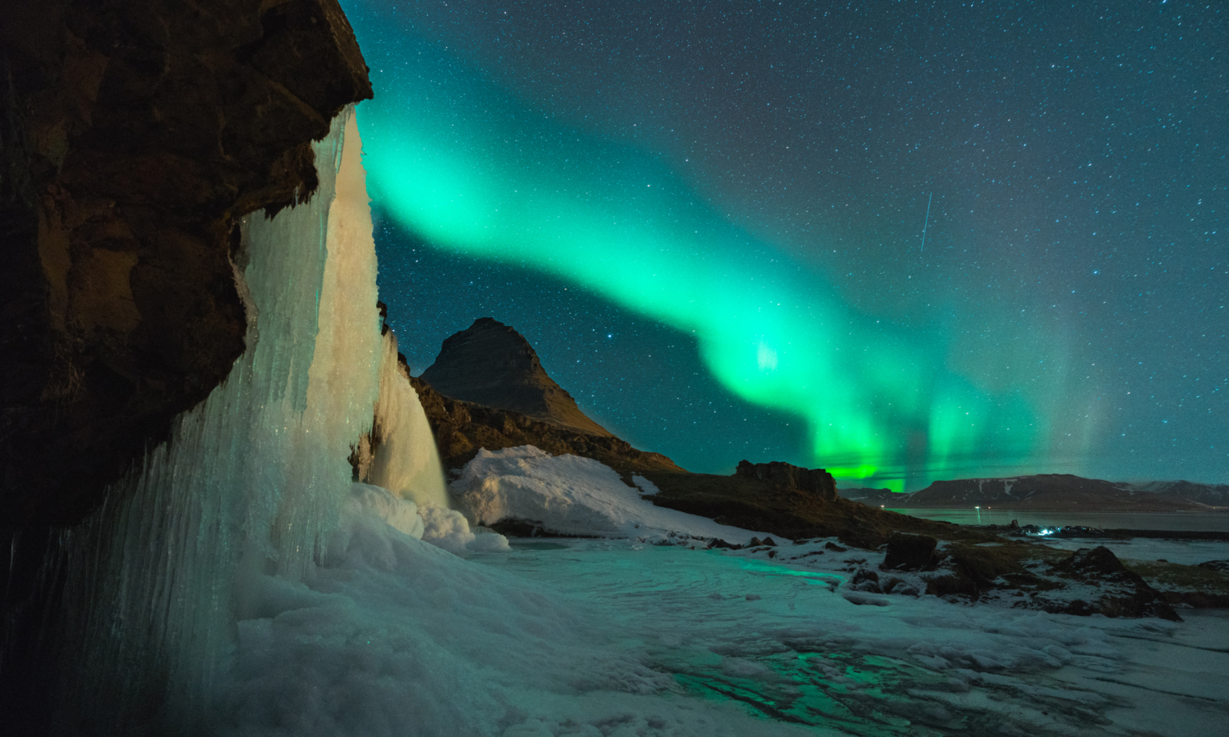 Private Northern Lights Tour from Reykjavik with Refreshments, Photos, and Expert Guide - photo 2