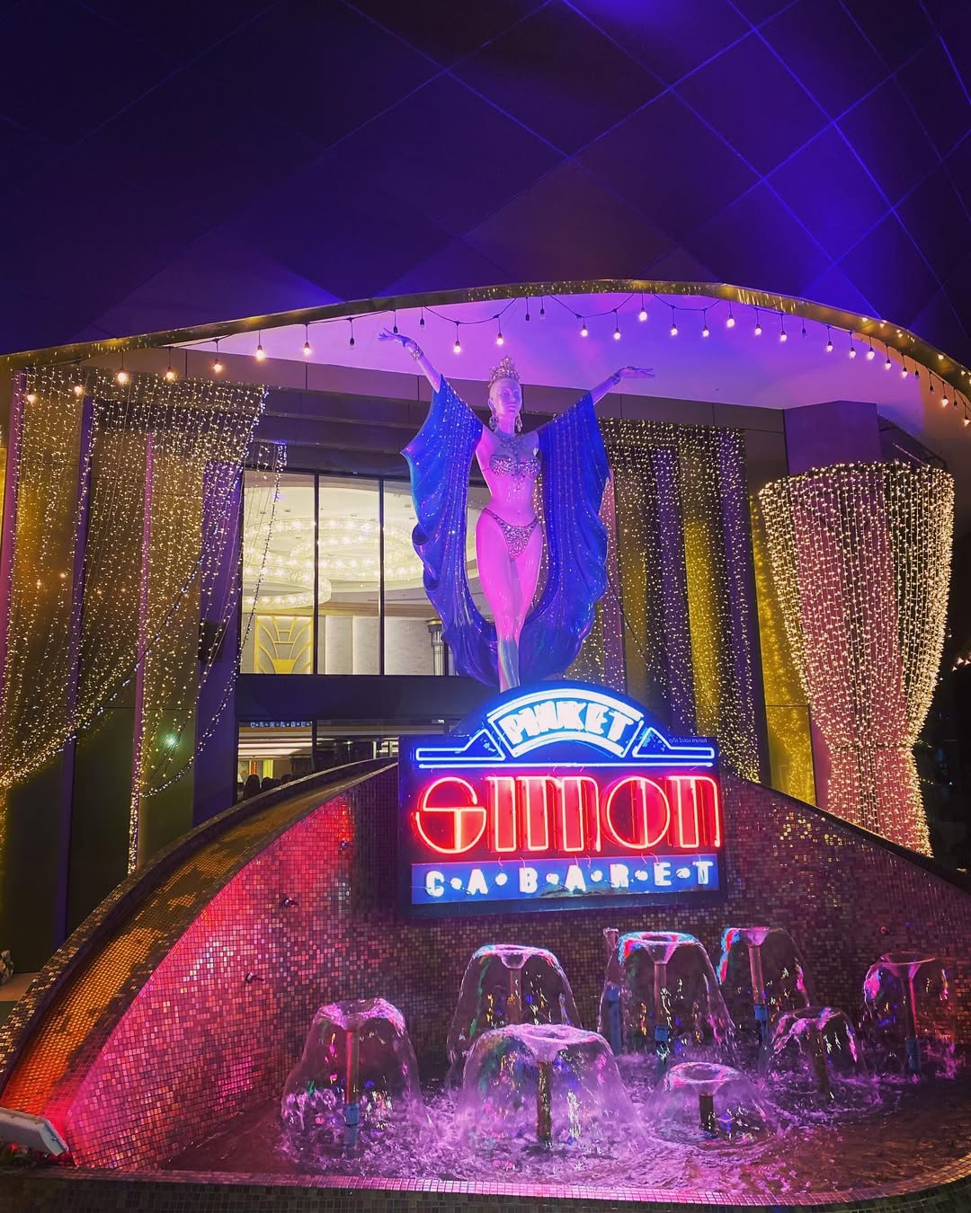 Simon Cabaret Show – Image 1 | WeShare