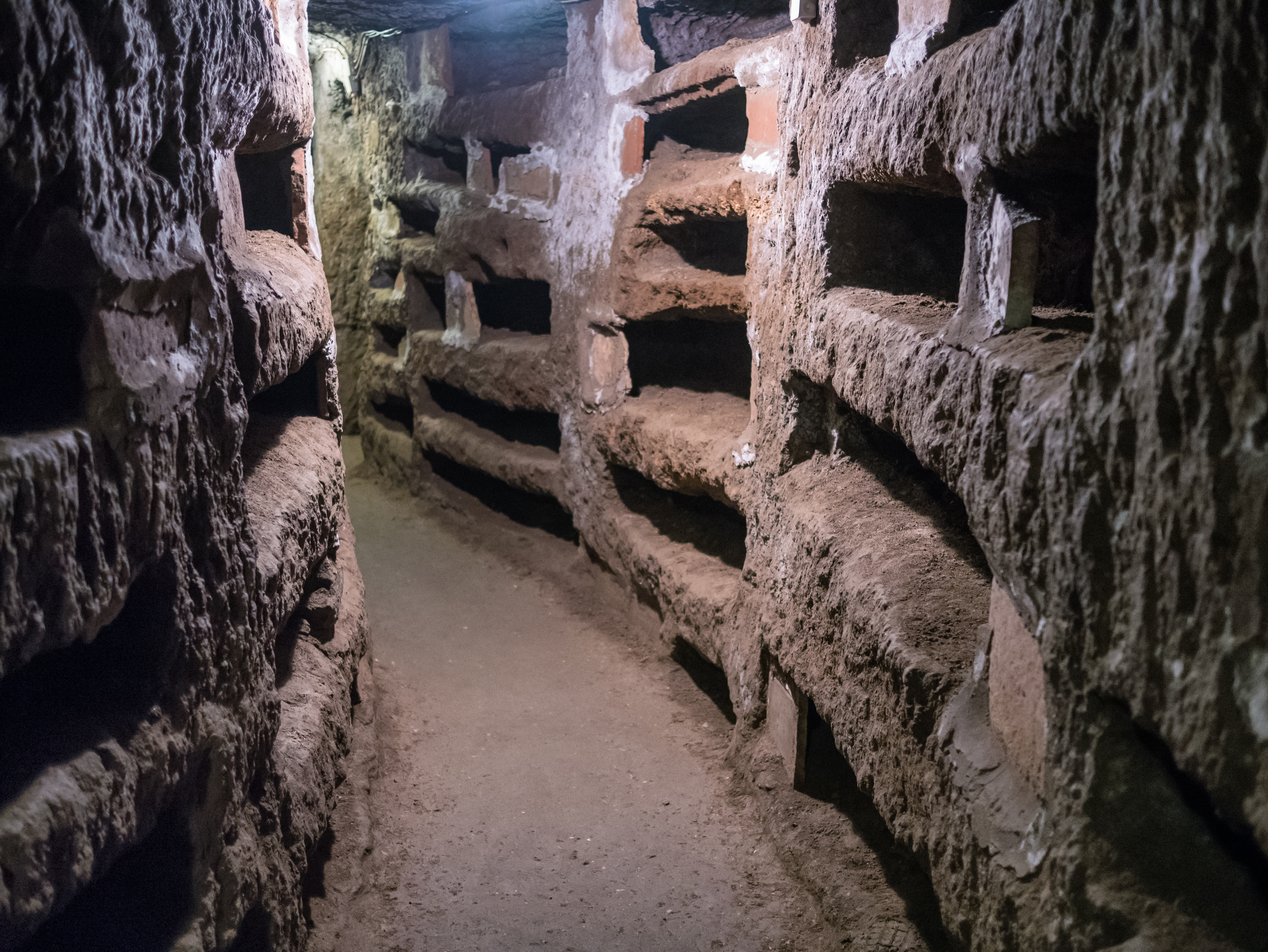Tour Guidato alle Catacombe con Accesso Preferenziale - Alloggi in Roma