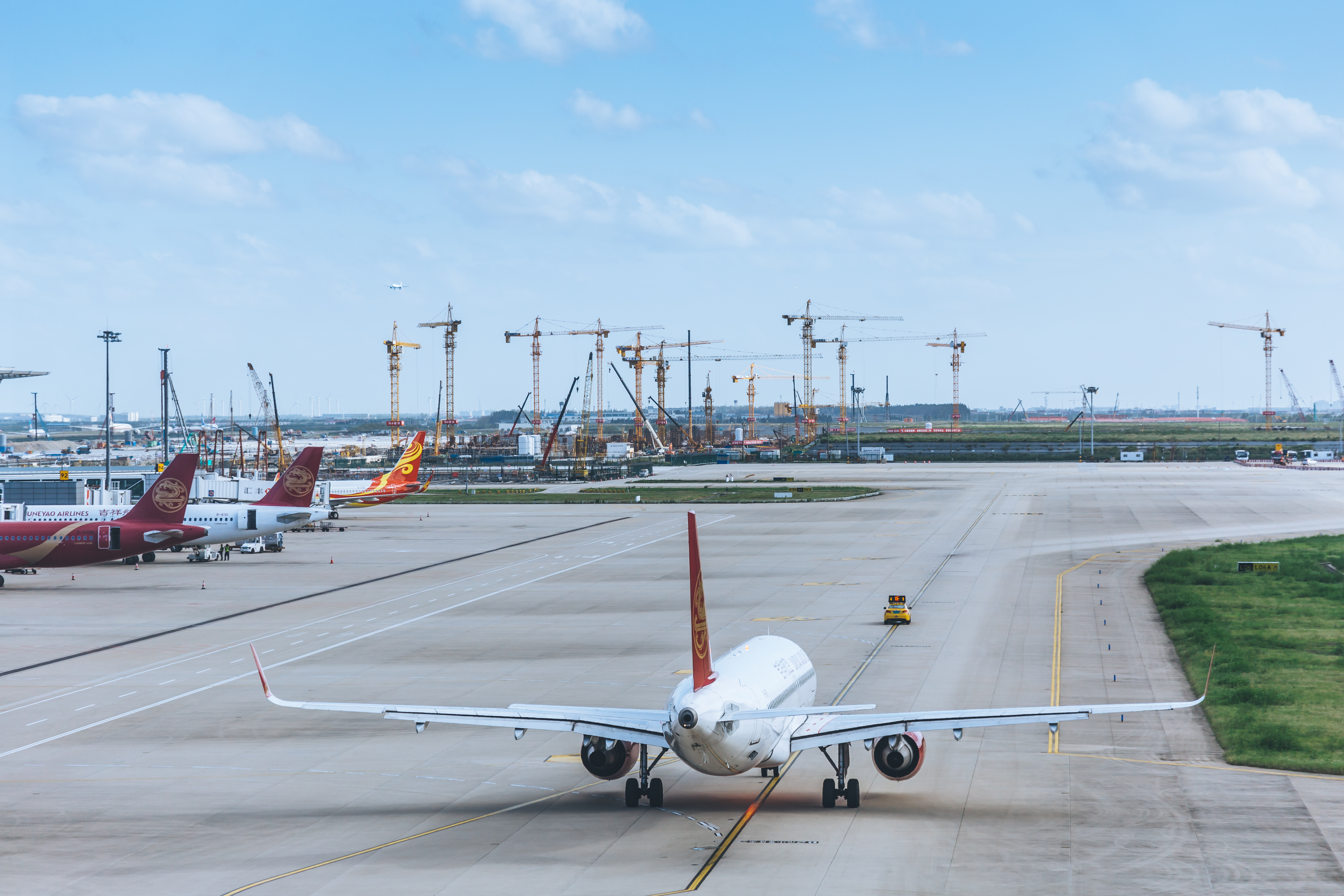 Private Departure Transfer: Hotel to Shanghai Hongqiao Airport (SHA)