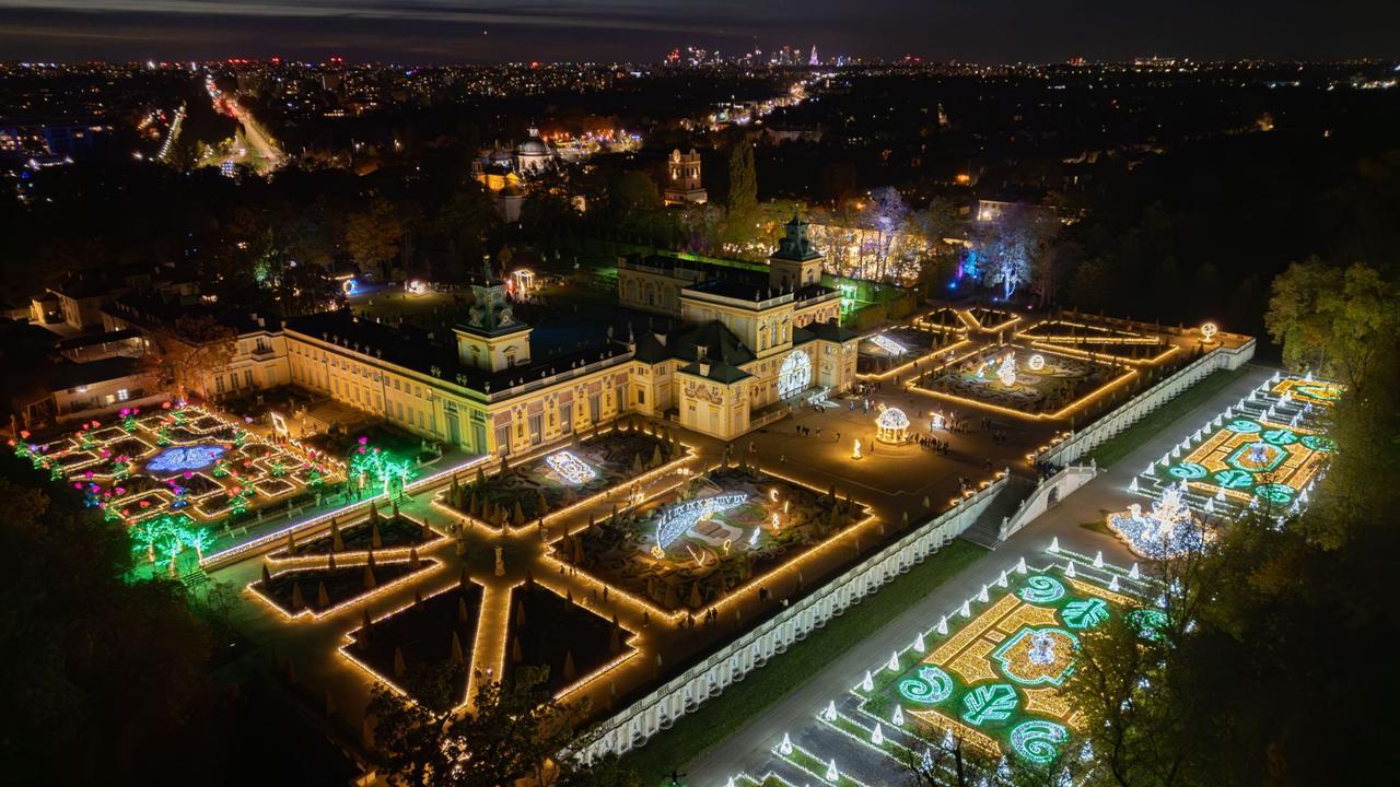 Royal Garden of Light: Wilanow Palace by Night Tour - PRIVATE (3h)