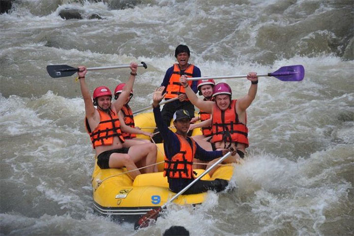 PHUKET-PHANG NGA: Día completo Rafting en aguas bravas -Tirolesa 150 M.- Cascada-Almuerzo