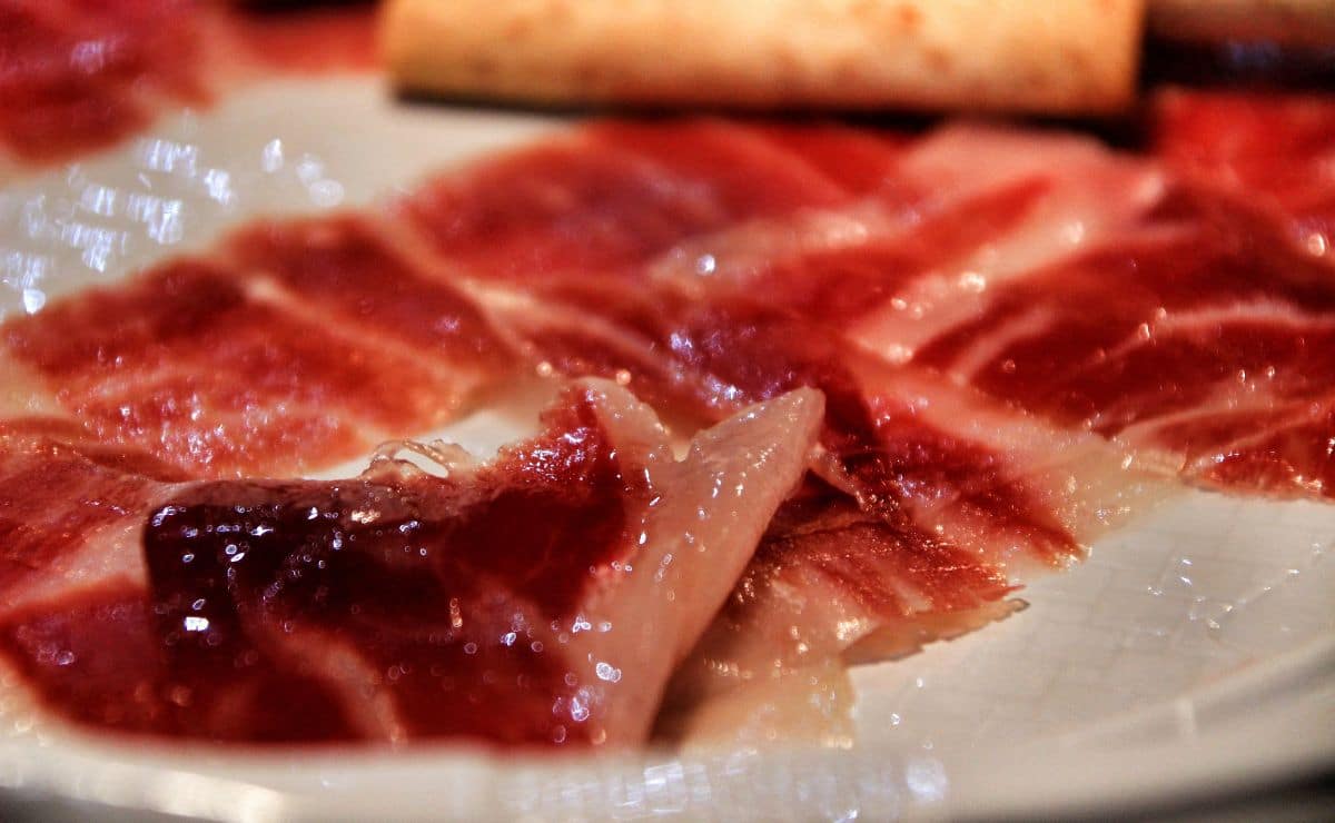 Cata a ciegas de jamón con maridaje.