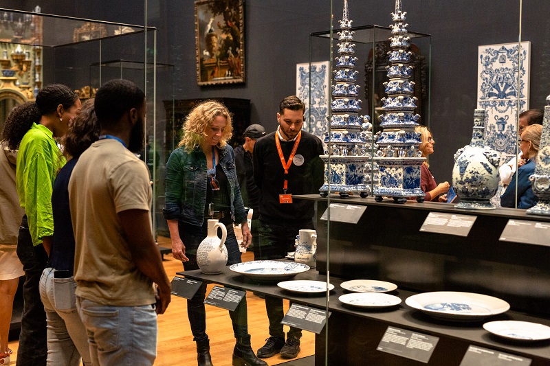 4-hour Layover. Private Rijksmuseum Guided Tour. Boat Tour Canal Cruise – Image 1 | WeShare