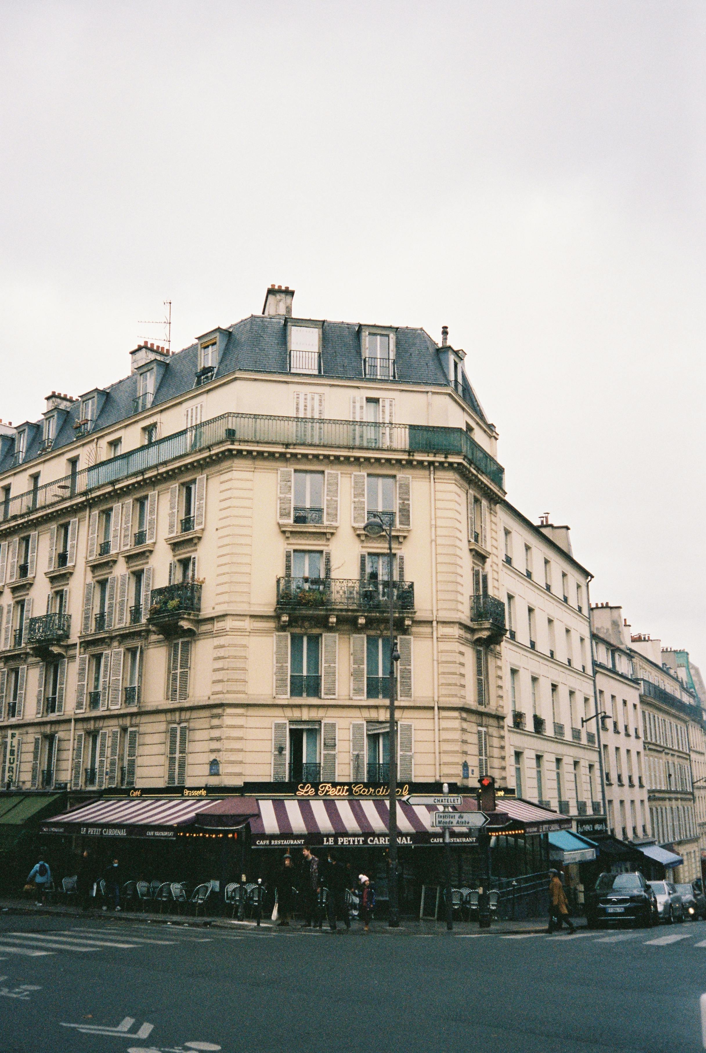 Le Marais Guided Walking Tour – Image 4 | WeShare