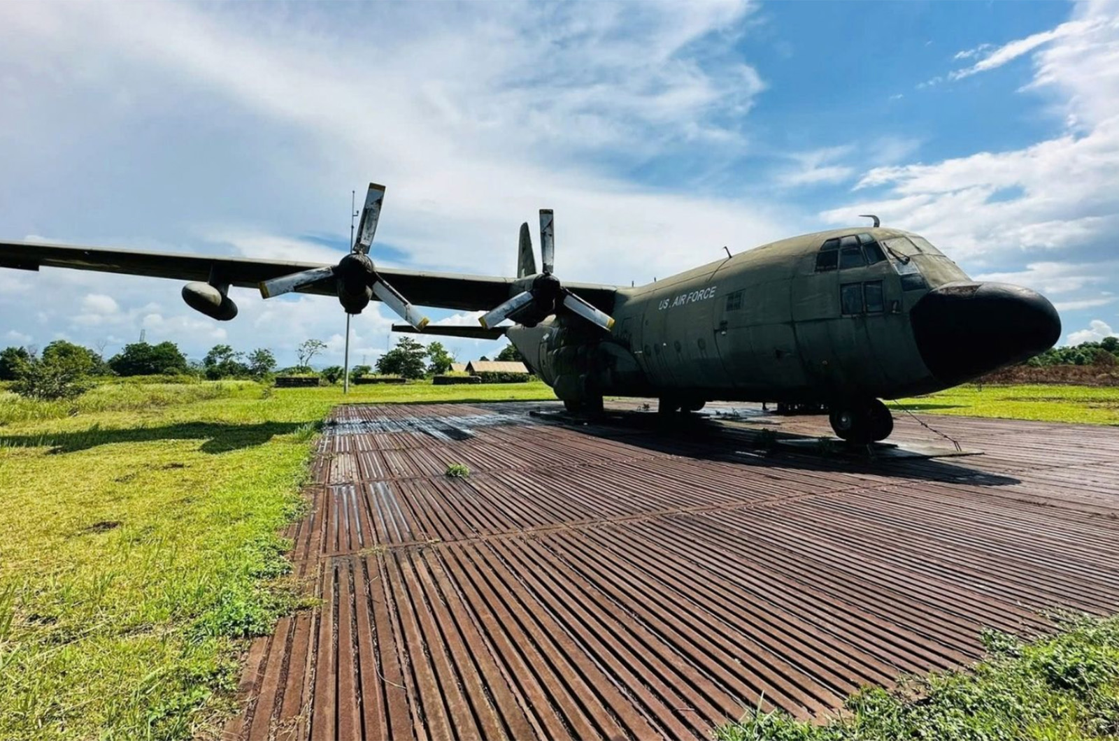 Vietnam’s Wartime Past Full Day DMZ Tour from Hue