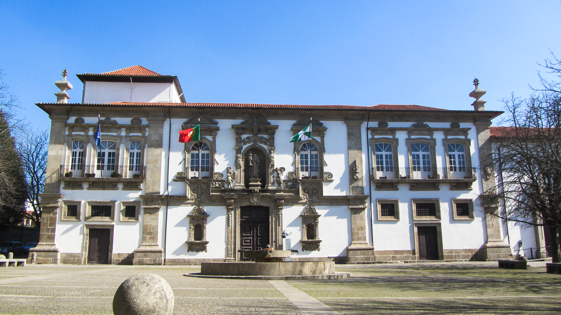 Private car transfer from Porto to Guimarães - Photo 3