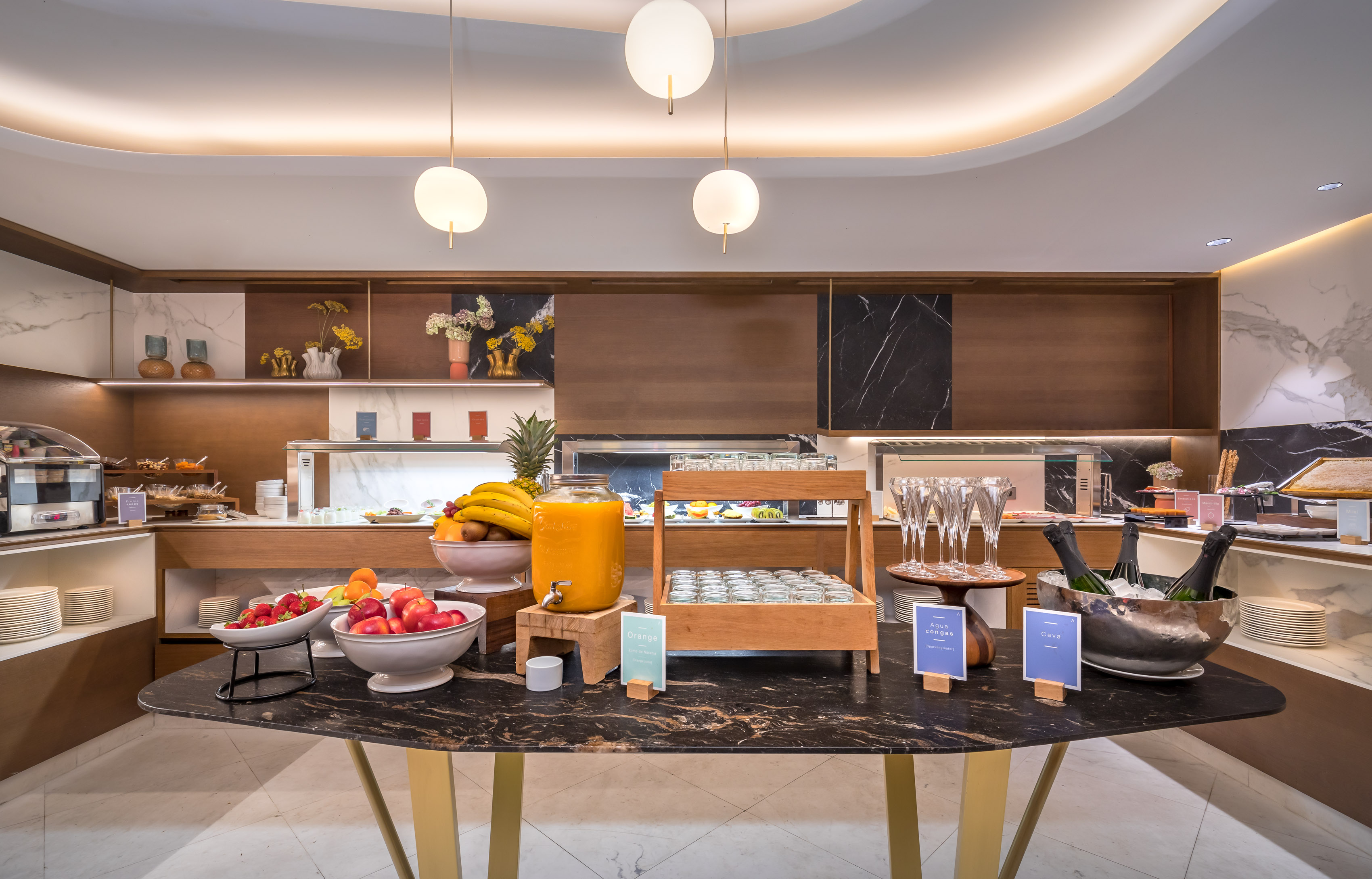 Desayuno buffet en Barcelo Emperatriz