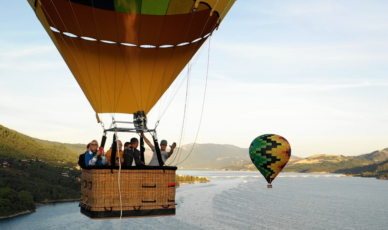 Private Hot Air Balloon Experience in South Iceland - Reserve the Entire Basket for Your Group - photo 3