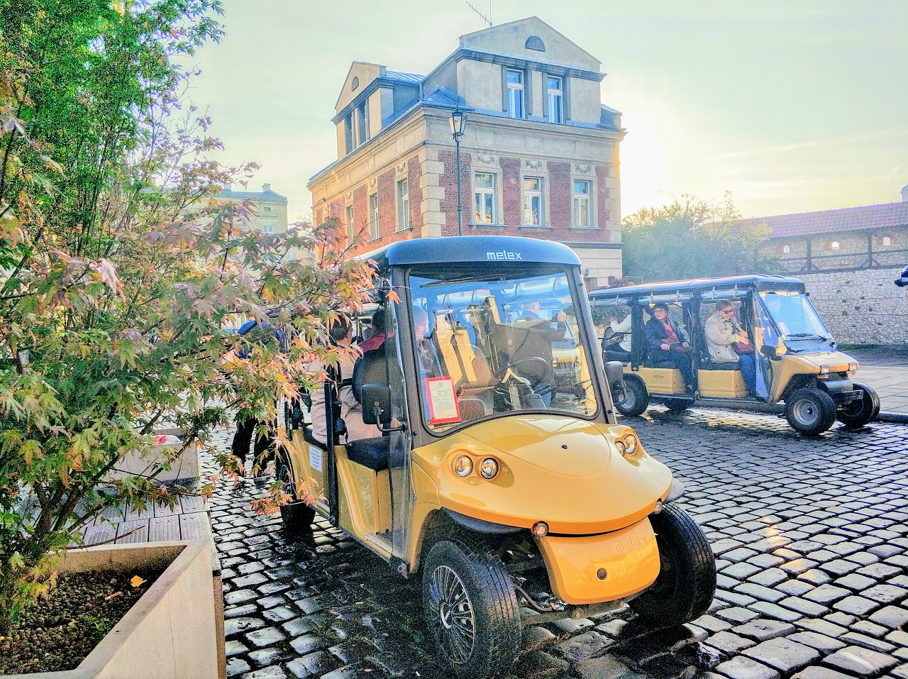 Krakow: Old Town by Golf Cart, Wawel Castle and Underground Museum Guided Tour + Lunch