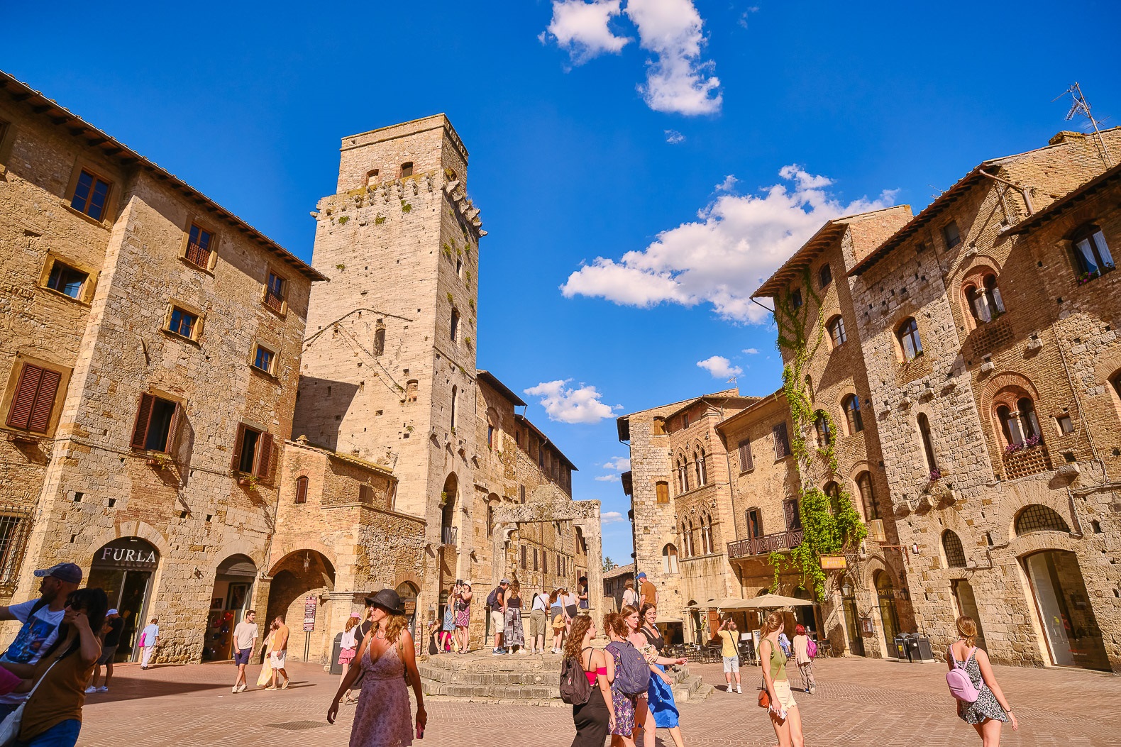 The Town Of Fine Towers: Half Day Tour To San Gimignano With Picnic Experience In The Tuscan Hills – Image 3 | WeShare