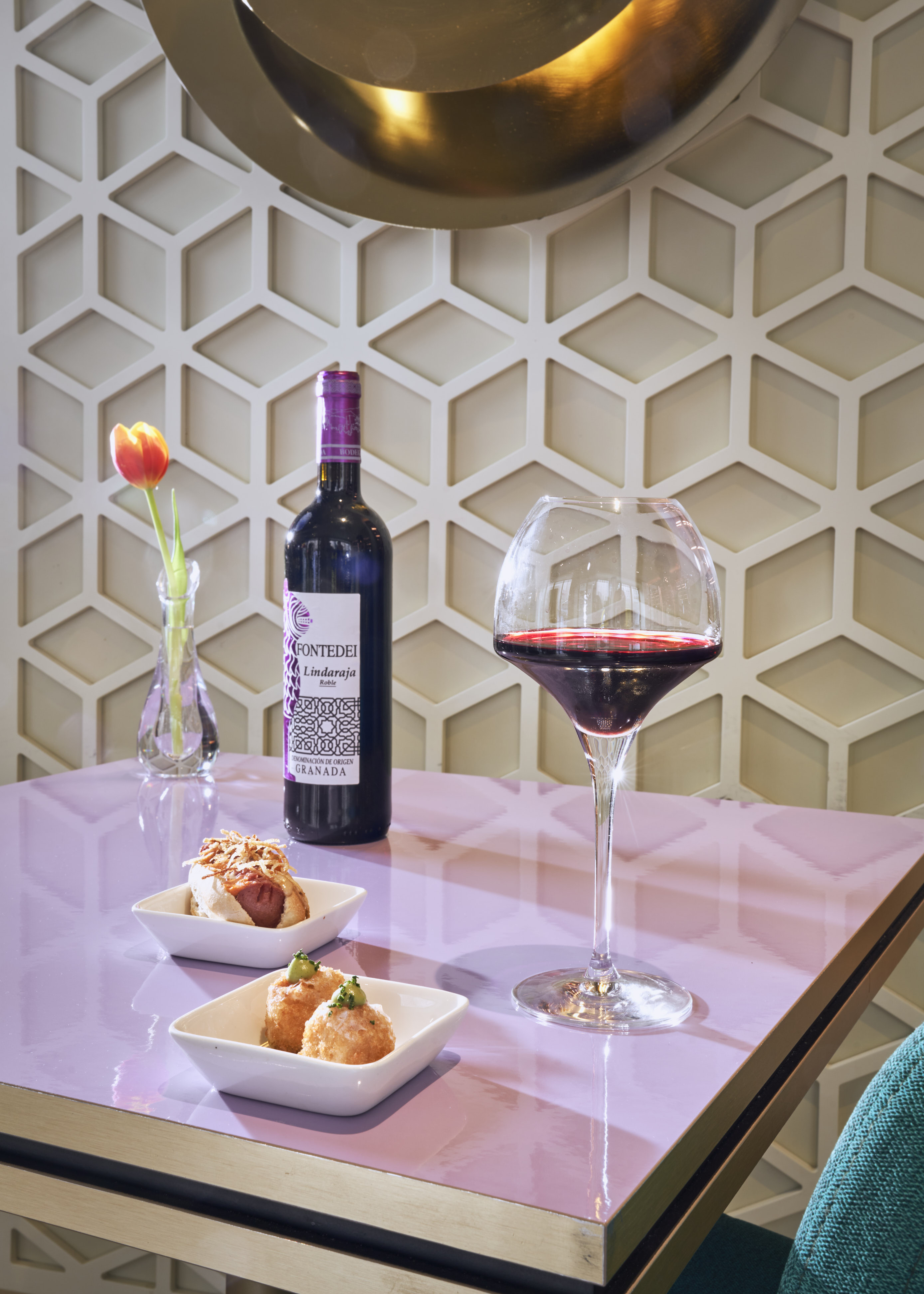 Maridaje de vinos granadinos acompañado de tapas selectas