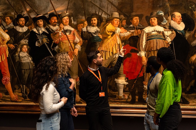 4-hour Layover. Private Rijksmuseum Guided Tour. Boat Tour Canal Cruise – Image 2 | WeShare