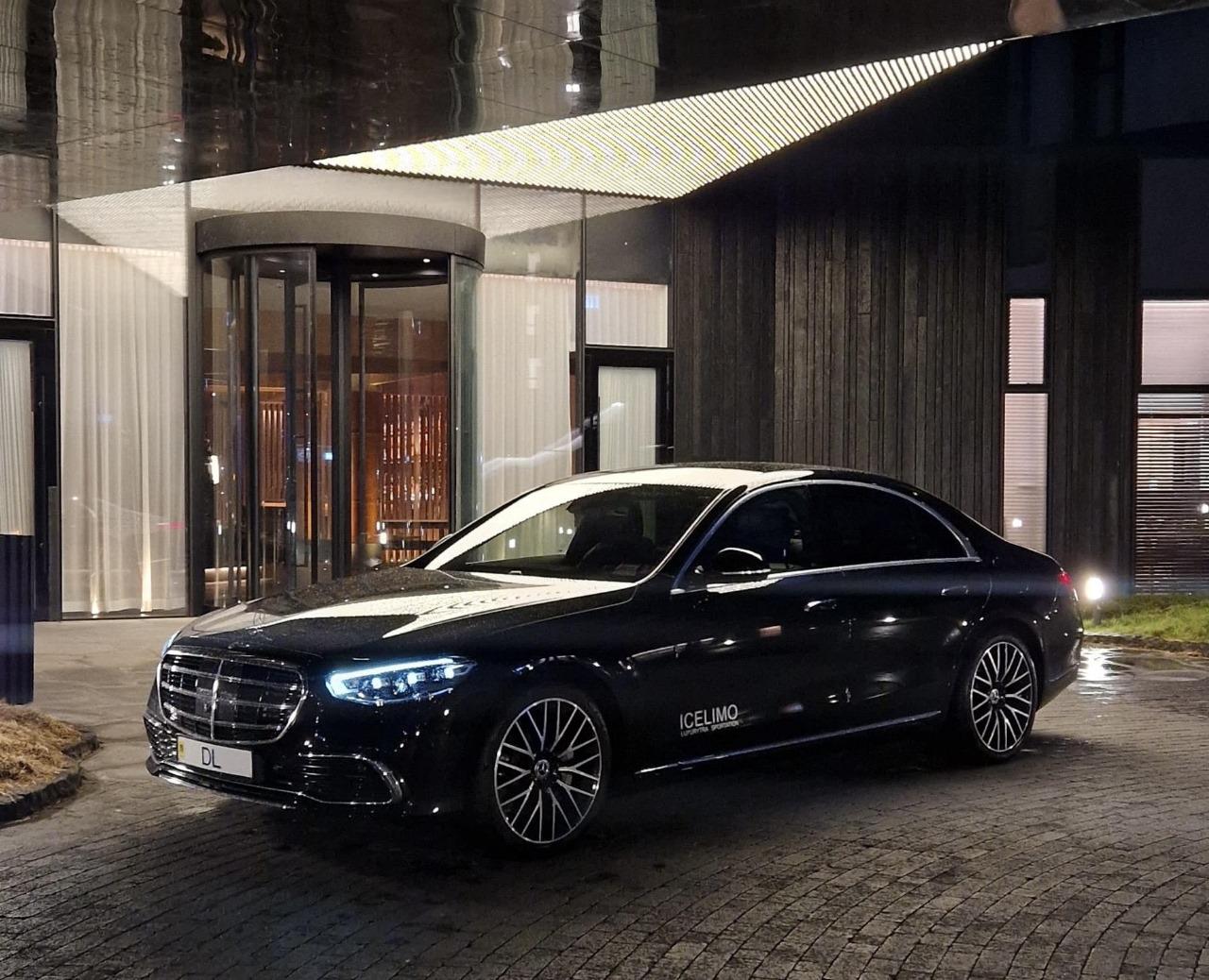Private Transfer Reykjavik Airport RVK → Reykjavik – Private Jet – Luxury Sedan 2 Pax