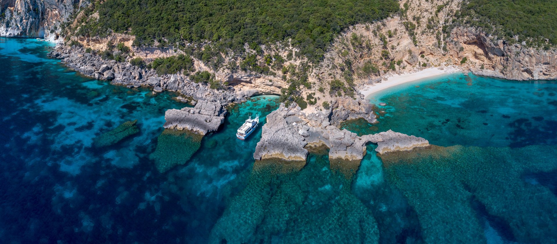 From Cala Gonone: motorboat tour with transfer to the Bue Marino Caves - Photo 18