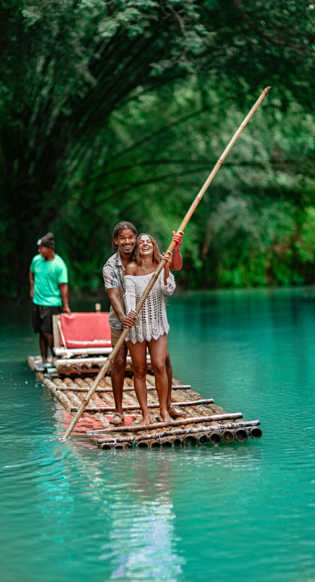 Rafting en bambú en Martha Brae: la famosa experiencia de balsa de bambú de Jamaica en Falmouth