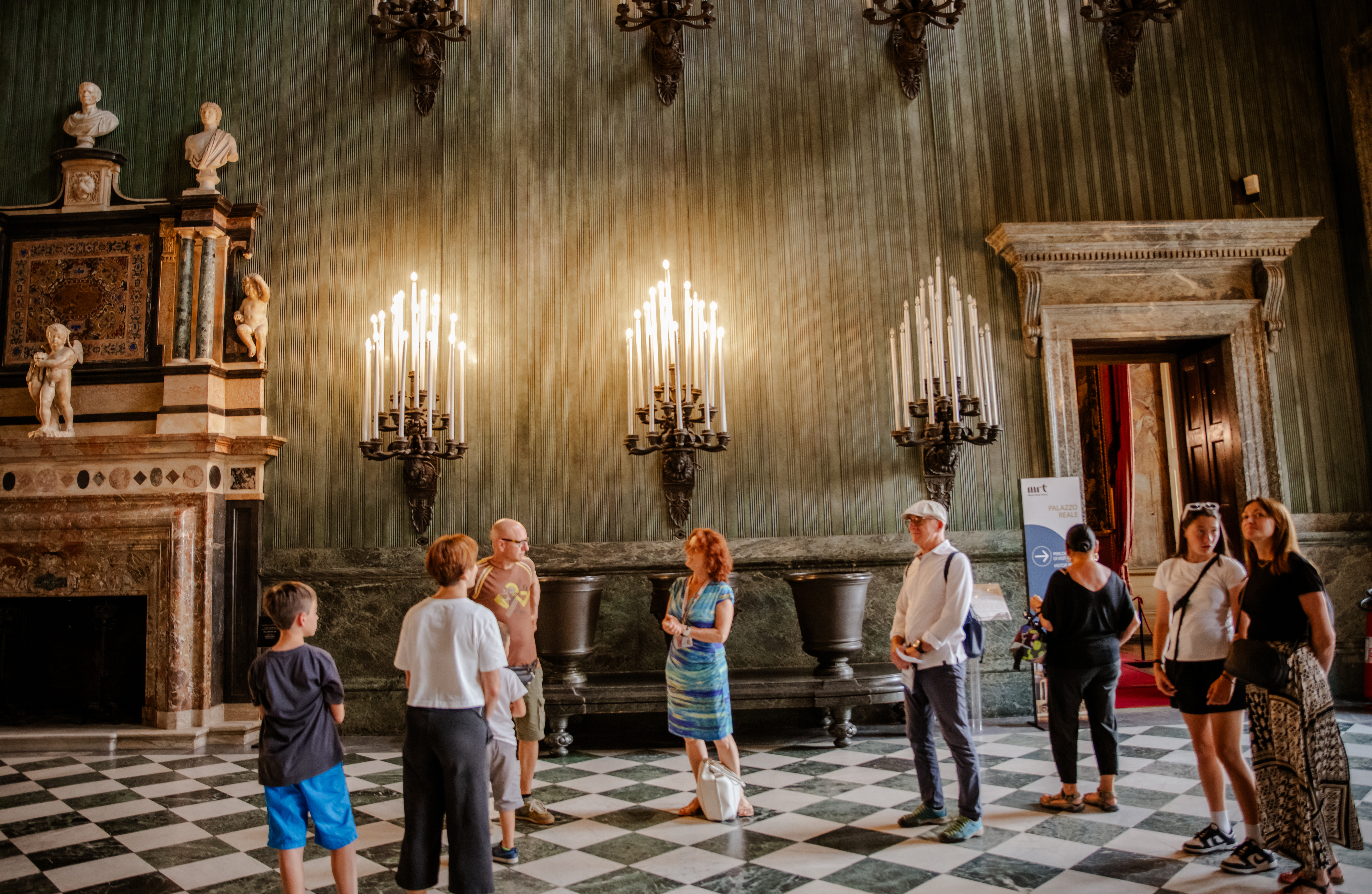 Royal Palace Guided Tour - Photo 7