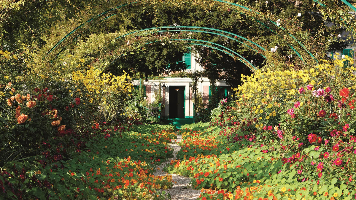 Full Day Giverny Monet's Gardens & Palace of Versailles                                         – Image 2 | WeShare