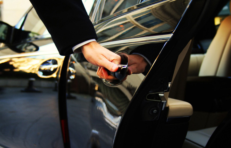 Private Luxury Transfer to Fiumicino Airport from Rome - Photo 2