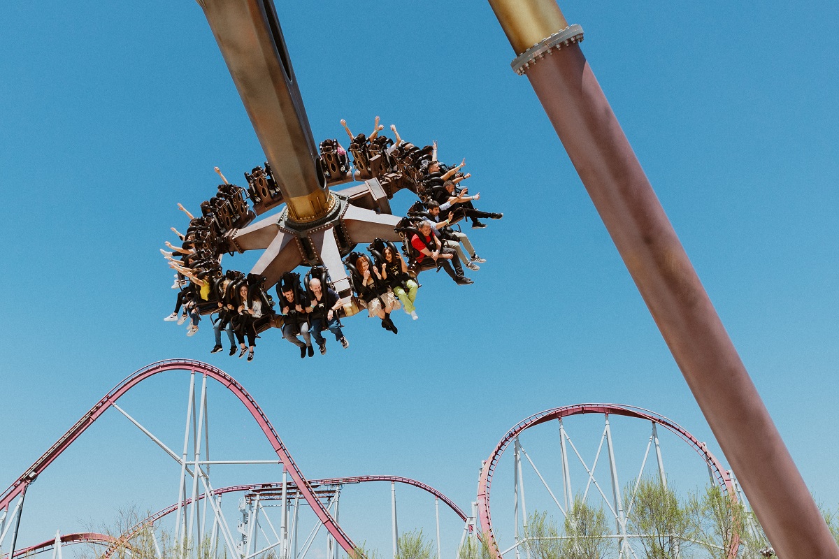 Entrance to the MagicLand Amusement Park - Photo 2