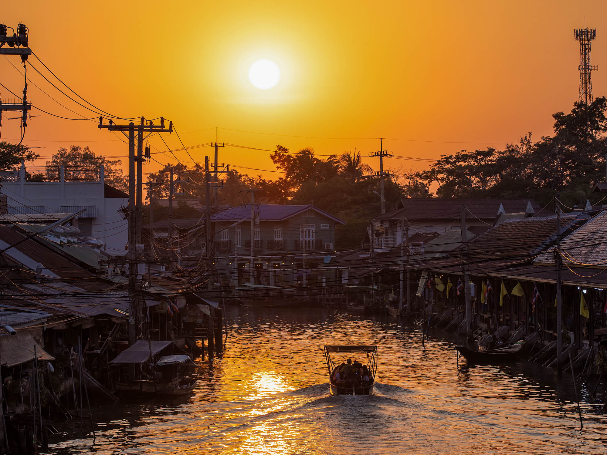 Amphawa Floating Market and Maeklong Railway Market Tour with Semiprivate or Private Option and Pickup - Accommodations in Bangkok