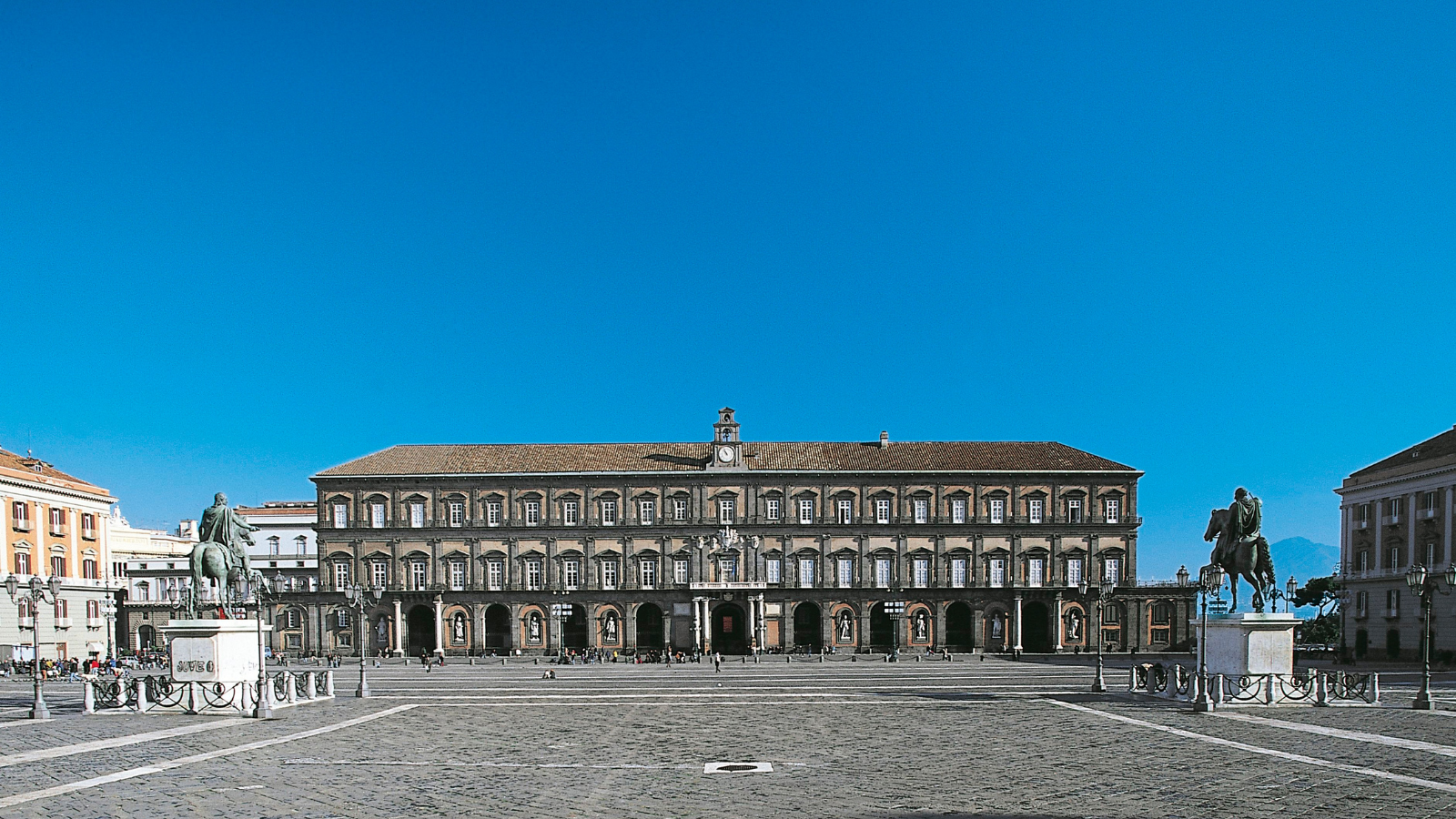 NAPLES HYSTORICAL CENTRE  with UNDERGROUND RUINS complete guided tour (ita/engl/span) - Photo 6