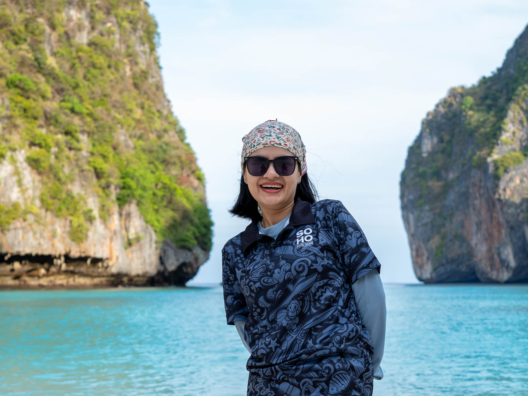 Phi Phi Sunrise – Maya Bay ante las multitudes