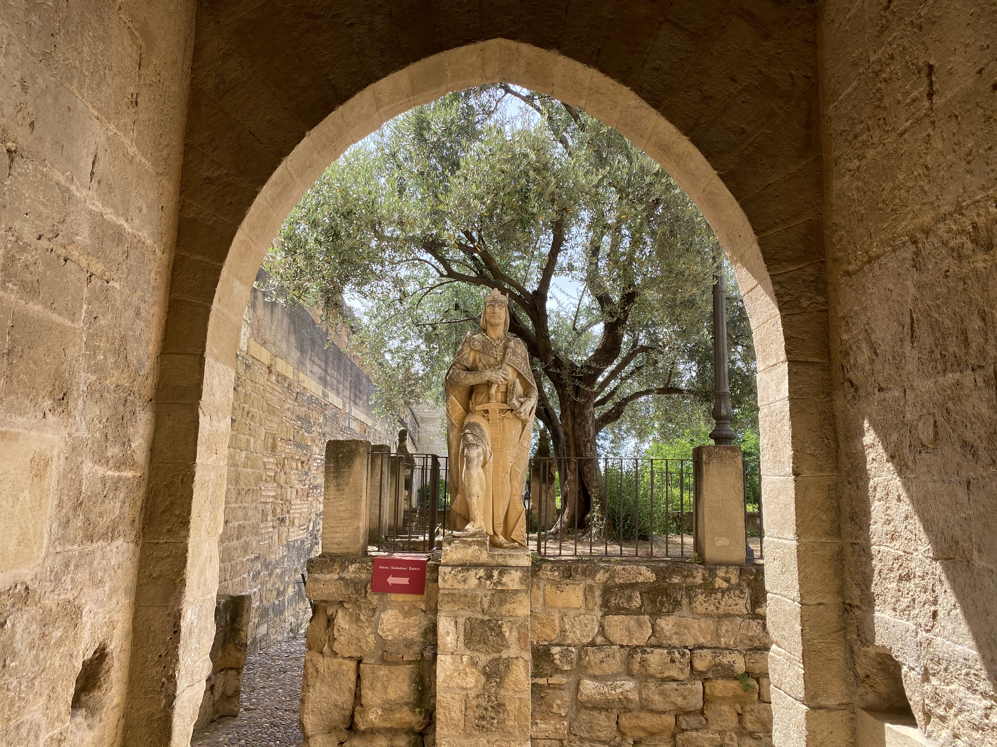 Visita guiada en español a los jardines del Alcázar de los Reyes Cristianos y a los Baños Califales. Incluye ticket - Photo 3