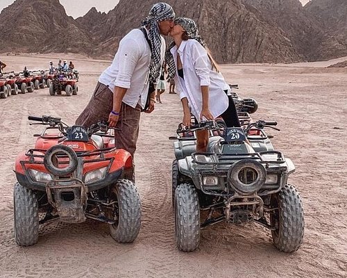Paseo en quad y camello por Sharm El Sheikh con cena y espectáculo beduinos opcionales