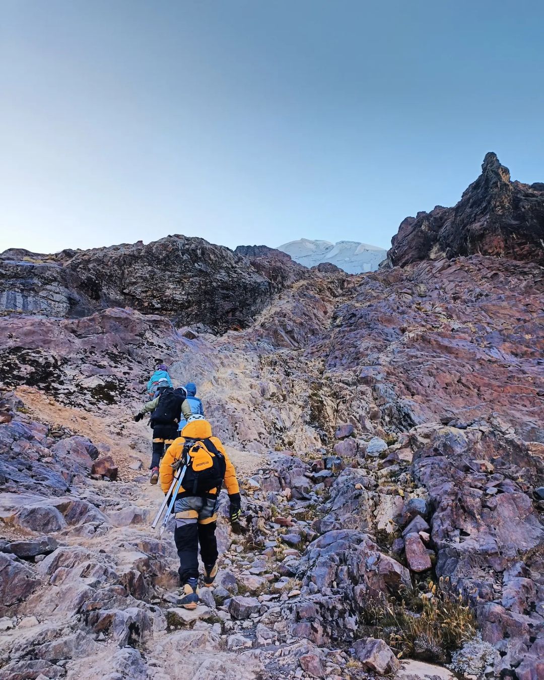 Hua-12: Conquista el pico Mateo - Ascenso a gran altitud de día completo - Foto 3
